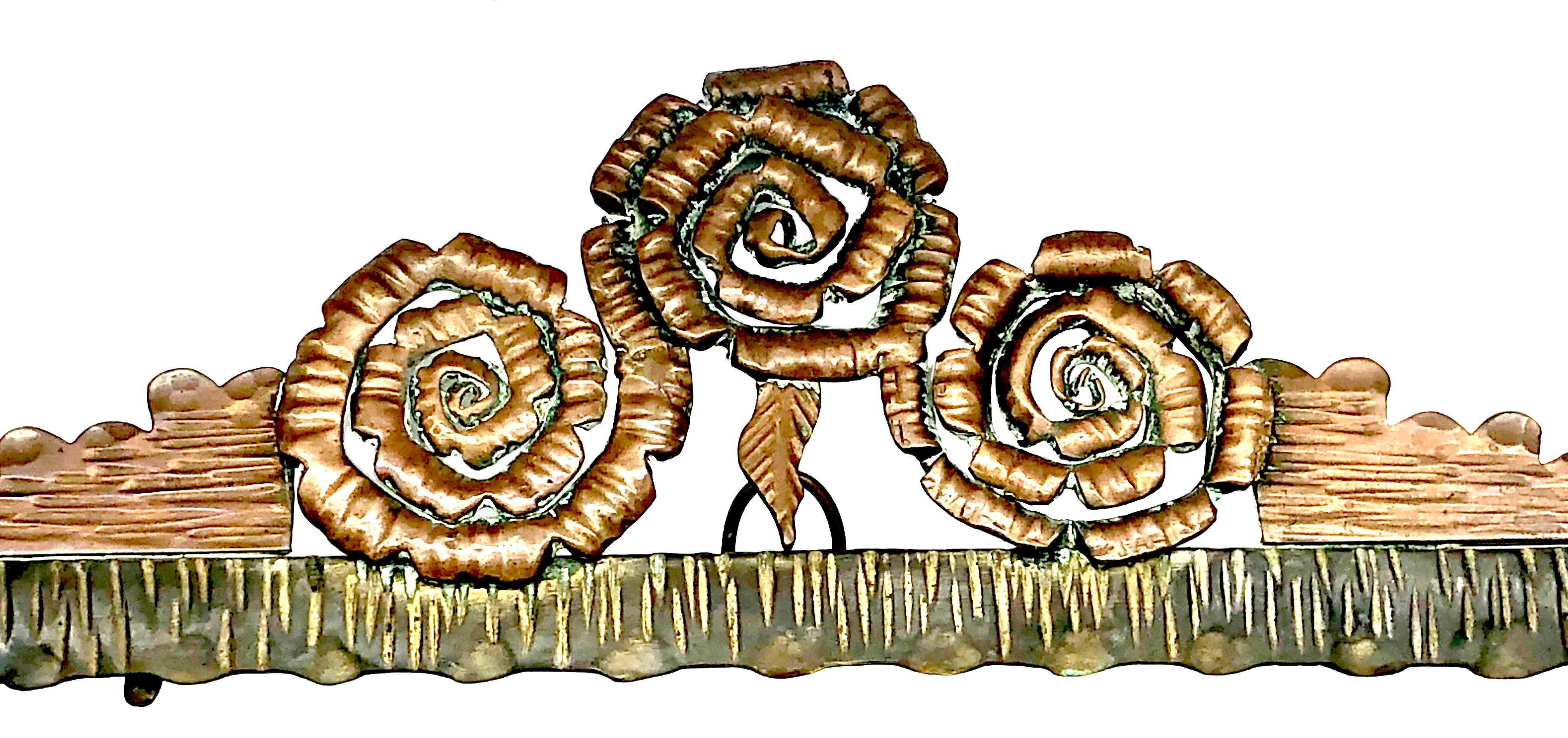 Antiker Art-Déco-Spiegelrahmen mit geschmiedeten Eisen- und geschmiedeten Kupferblumen und Blumen, Bilderrahmen (Französisch) im Angebot