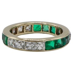 Antiker Art Deco French Cut Naturdiamant & Grüner Smaragd Eternity Band Ring