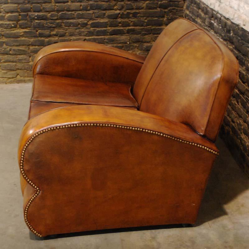 Antique Art Deco French Leather Two-Seat Club Sofa In Good Condition In Casteren, NL