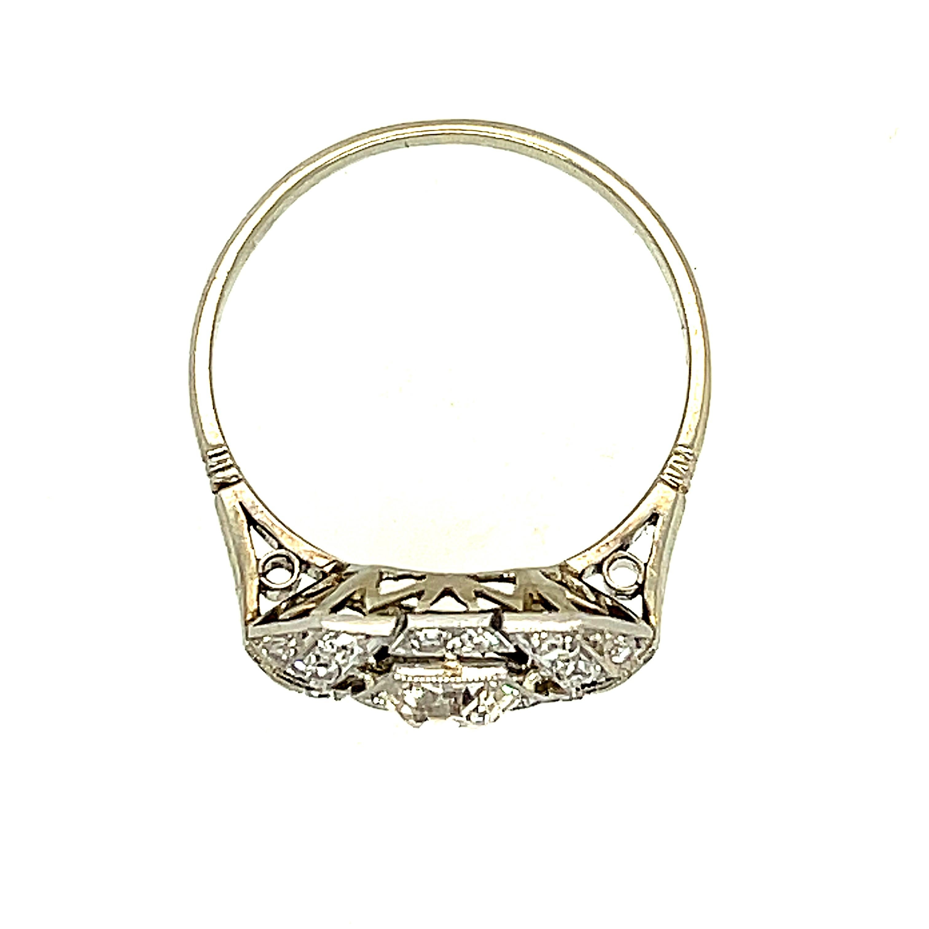 Antiker französischer Platin-Diamant-Cocktailring im Art déco-Stil im Zustand „Gut“ in New York, NY