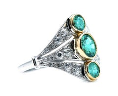 Bague française ancienne Art déco en platine, émeraude et diamants