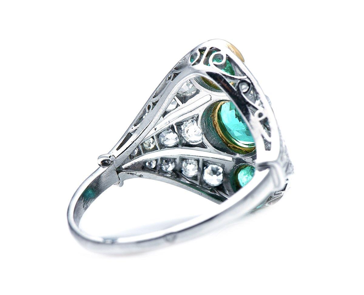 Antique, Art Deco, French, Platinum, Emerald and Diamond Ring In Excellent Condition For Sale In Rochford, Essex