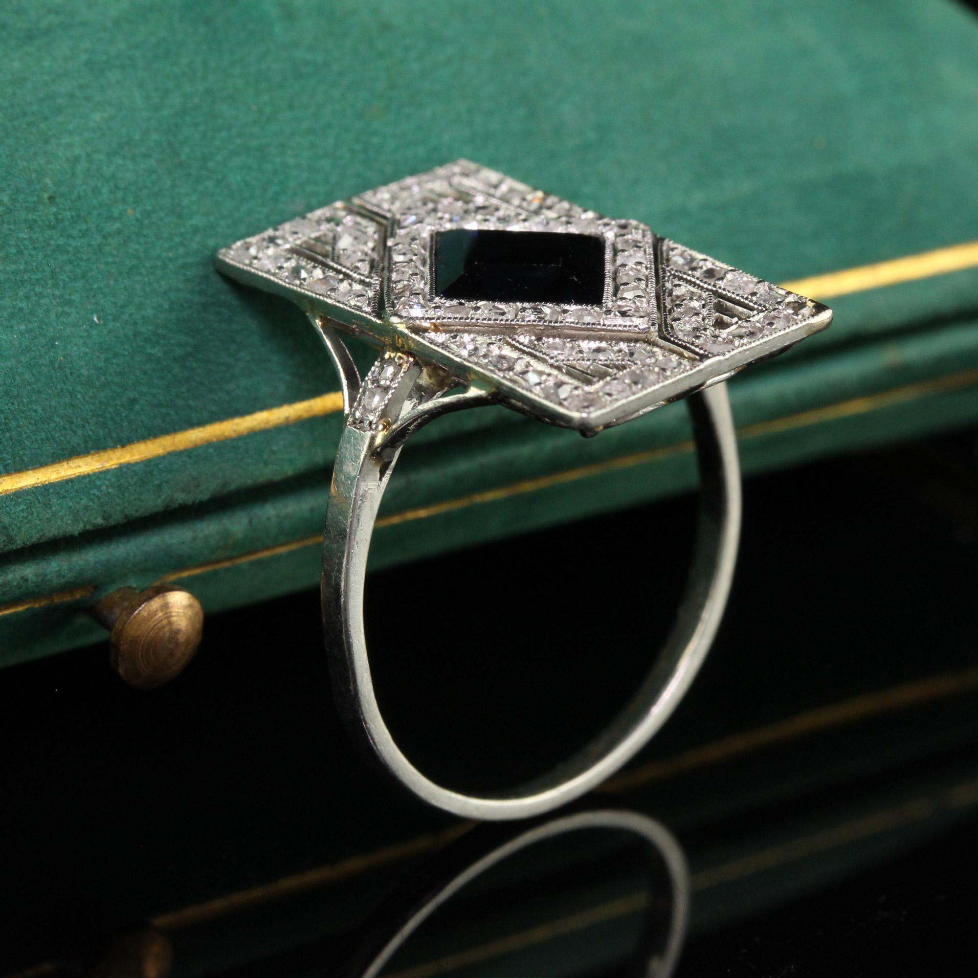 Taille rose Bague bouclier Art déco française ancienne en platine avec saphir naturel et diamants - GIA en vente