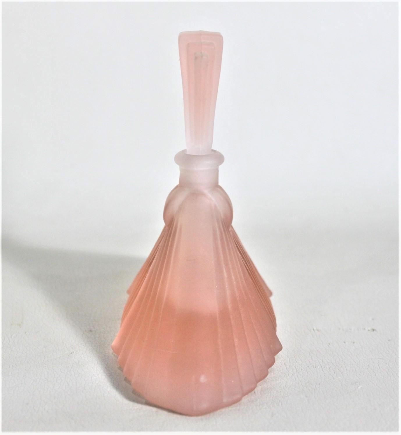 Antique Art Deco Frosted Pink Perfume or Scent Bottle In Good Condition For Sale In Hamilton, Ontario