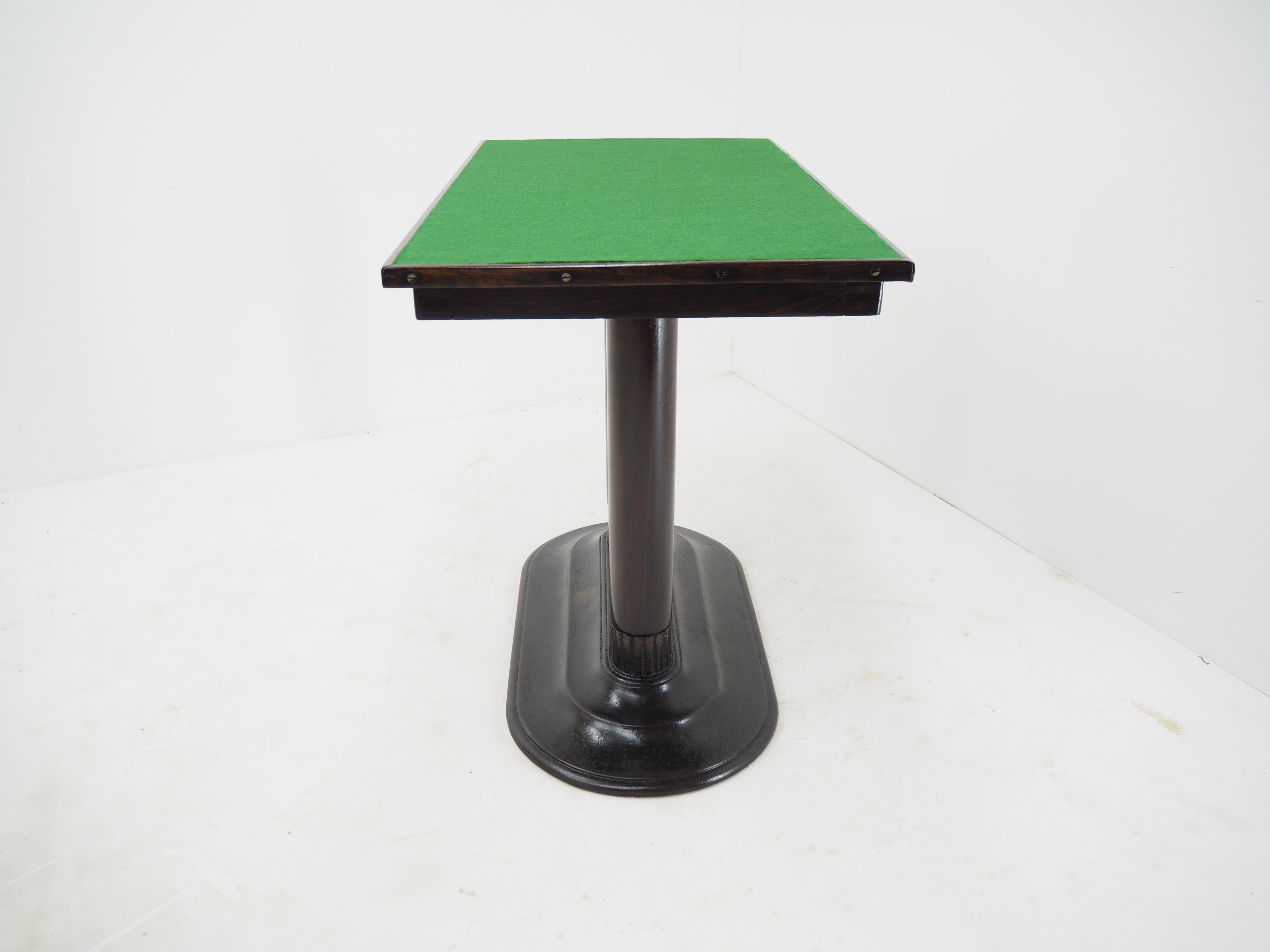 Antiker Art-Déco-Spieltisch mit Eisenfuß, 1920er Jahre im Angebot 3
