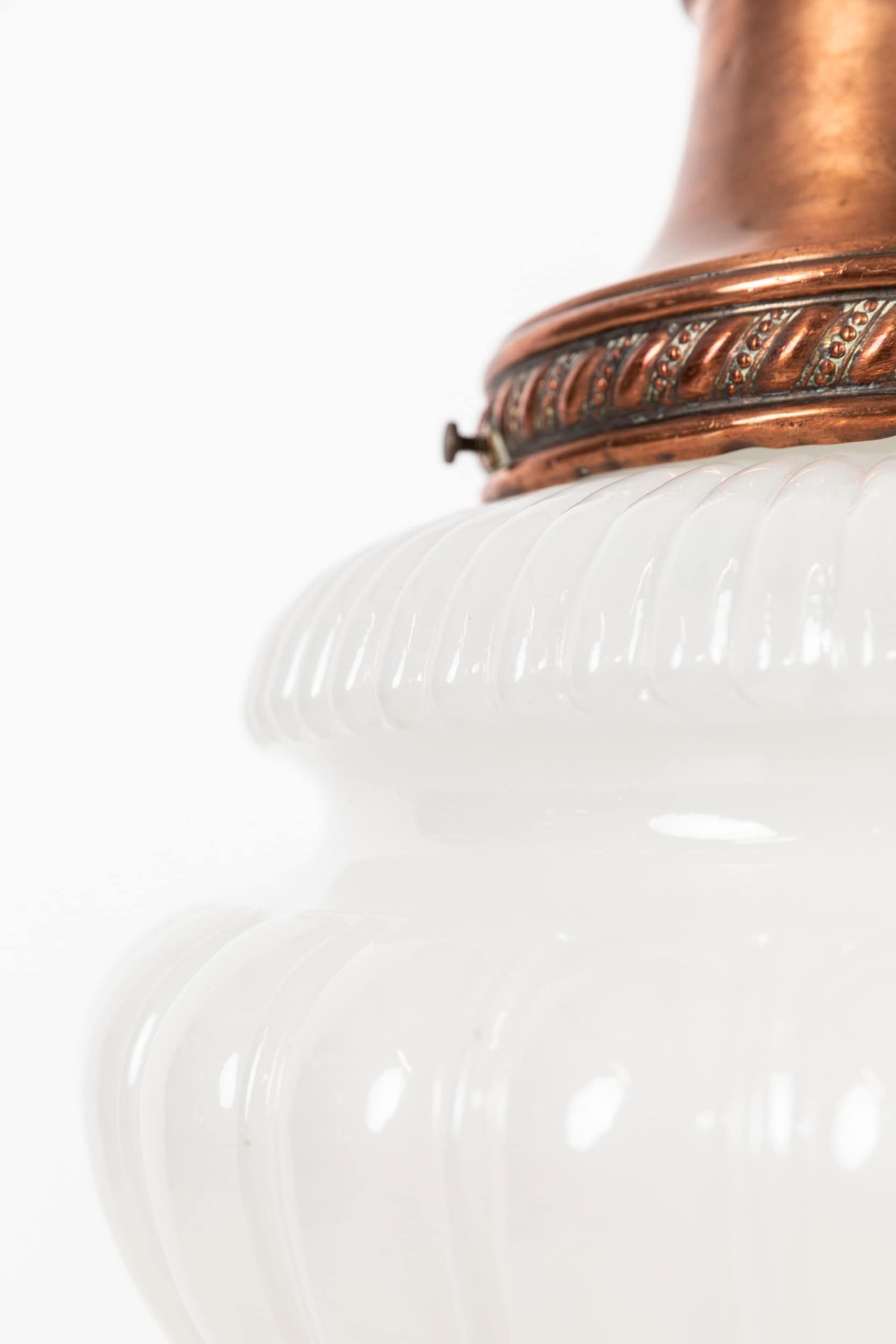 Art Déco Lampada a sospensione in vetro opalino per farmacia GEC in pietra di luna, C.C. 1920 in vendita