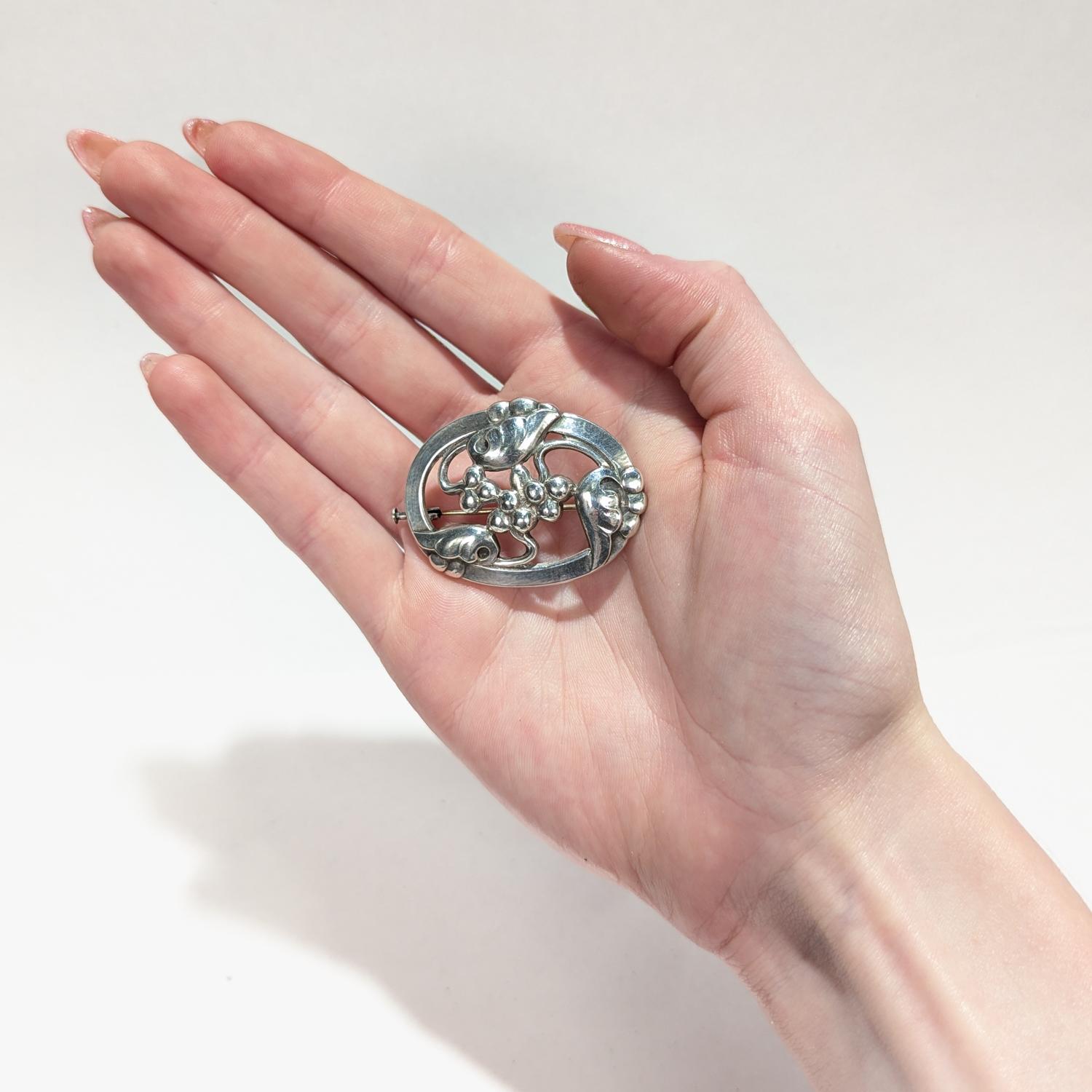 Georg Jensen Broche ou épingle Art déco ancienne Grapes Moonlight n° 101 Bon état - En vente à Philadelphia, PA