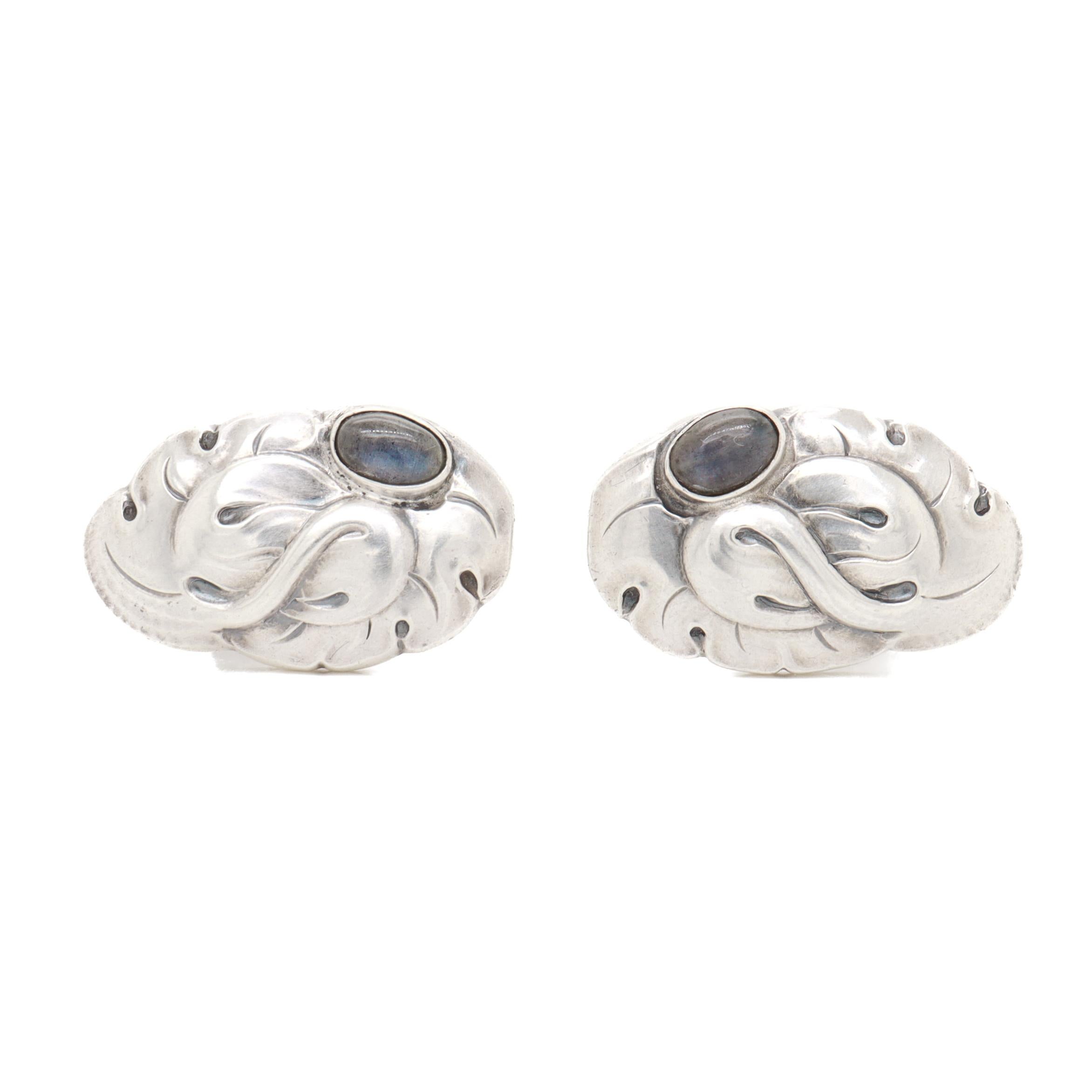 Antiquité Art Déco Georg Jensen No. 61 Boucles d'oreilles à vis avec pierres de lune en vente 2
