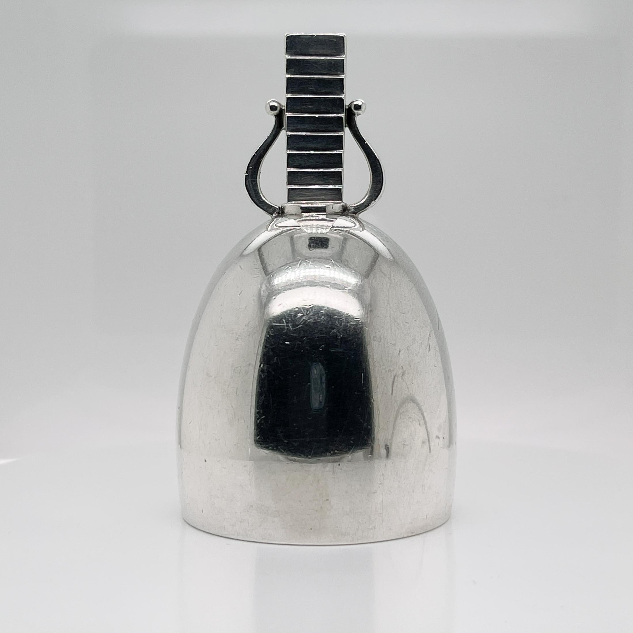 A very fine Georg Jensen sterling silver table bell.

Made to match the Parallel flatware pattern from 1931.

Model #247

Designed by Oscar Gundlach-Pedersen. 

Simply a wonderful Georg Jensen bell!

Date:
1930s

Overall Condition:
It is in overall