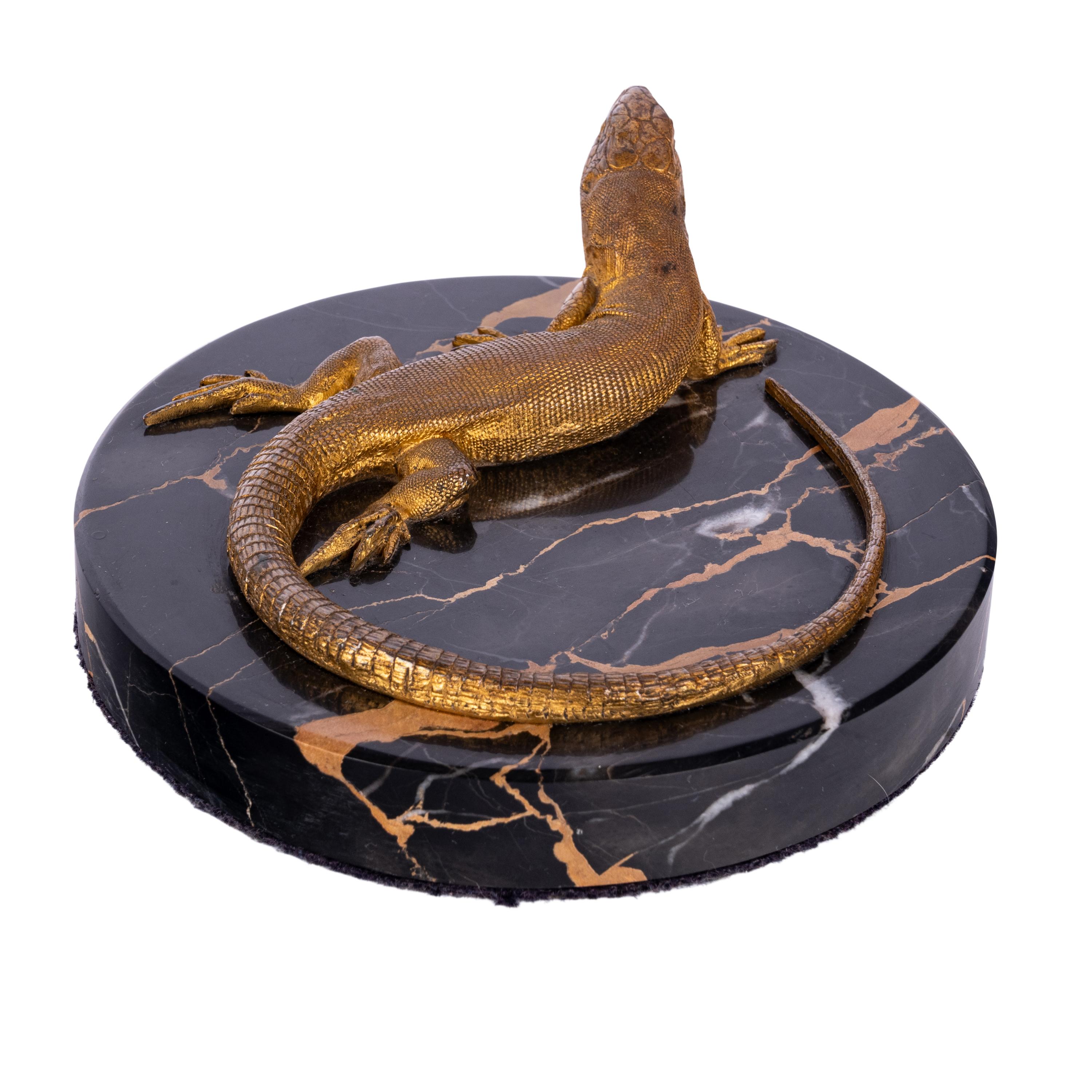 Presse-papiers d'antiquités Art déco en bronze doré, marbre Portoro et statue de lézard Bon état à Portland, OR