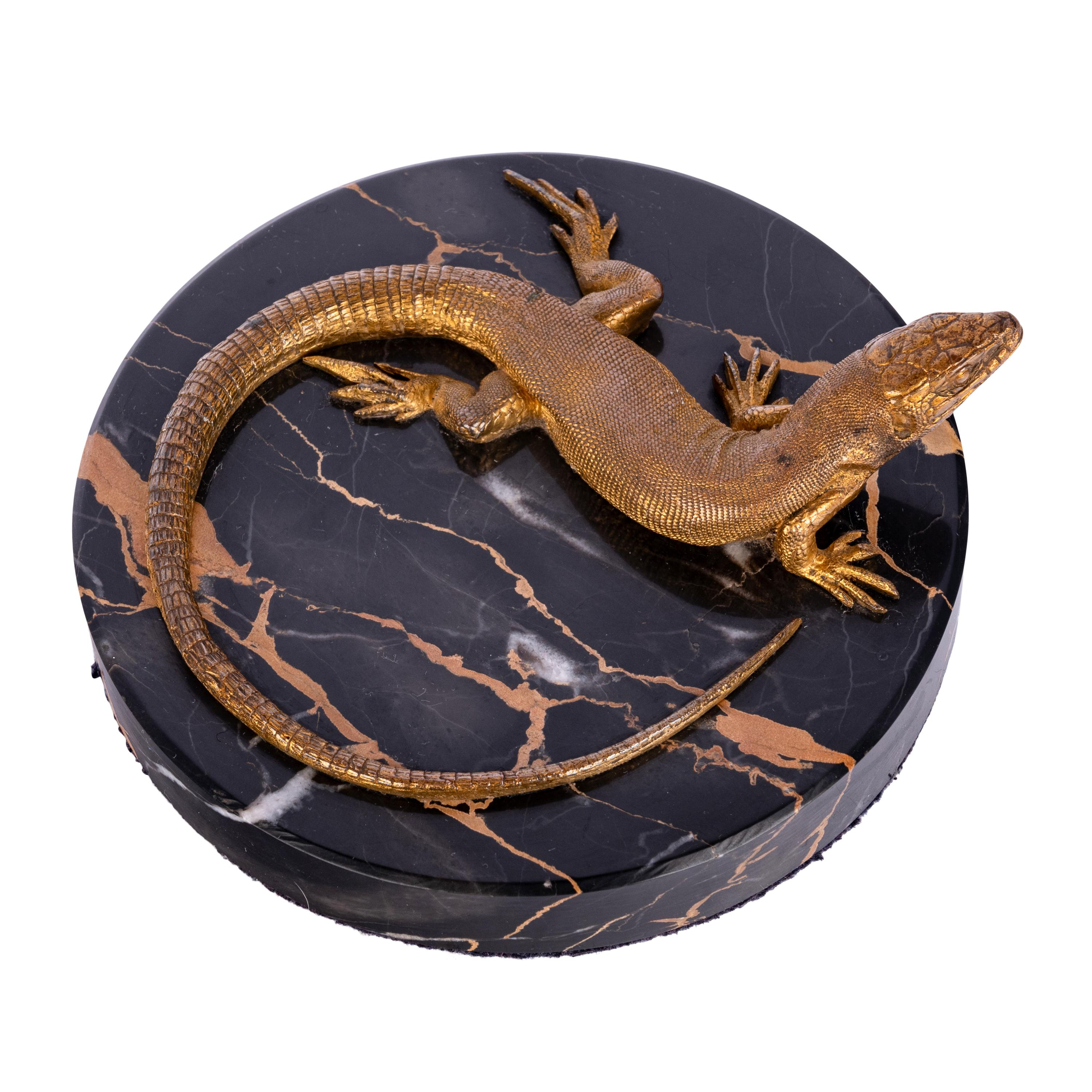 Début du 20ème siècle Presse-papiers d'antiquités Art déco en bronze doré, marbre Portoro et statue de lézard