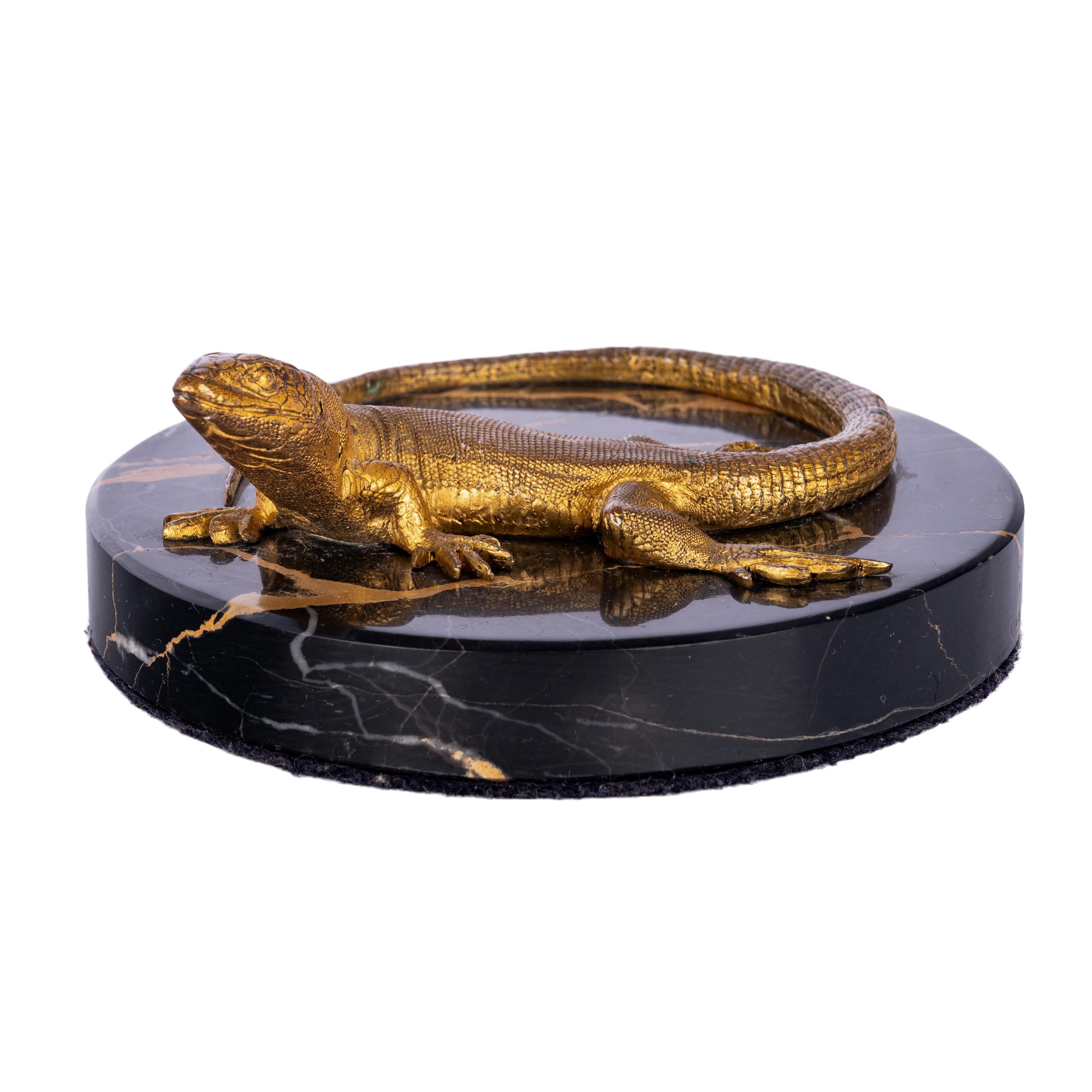 Presse-papiers d'antiquités Art déco en bronze doré, marbre Portoro et statue de lézard 2