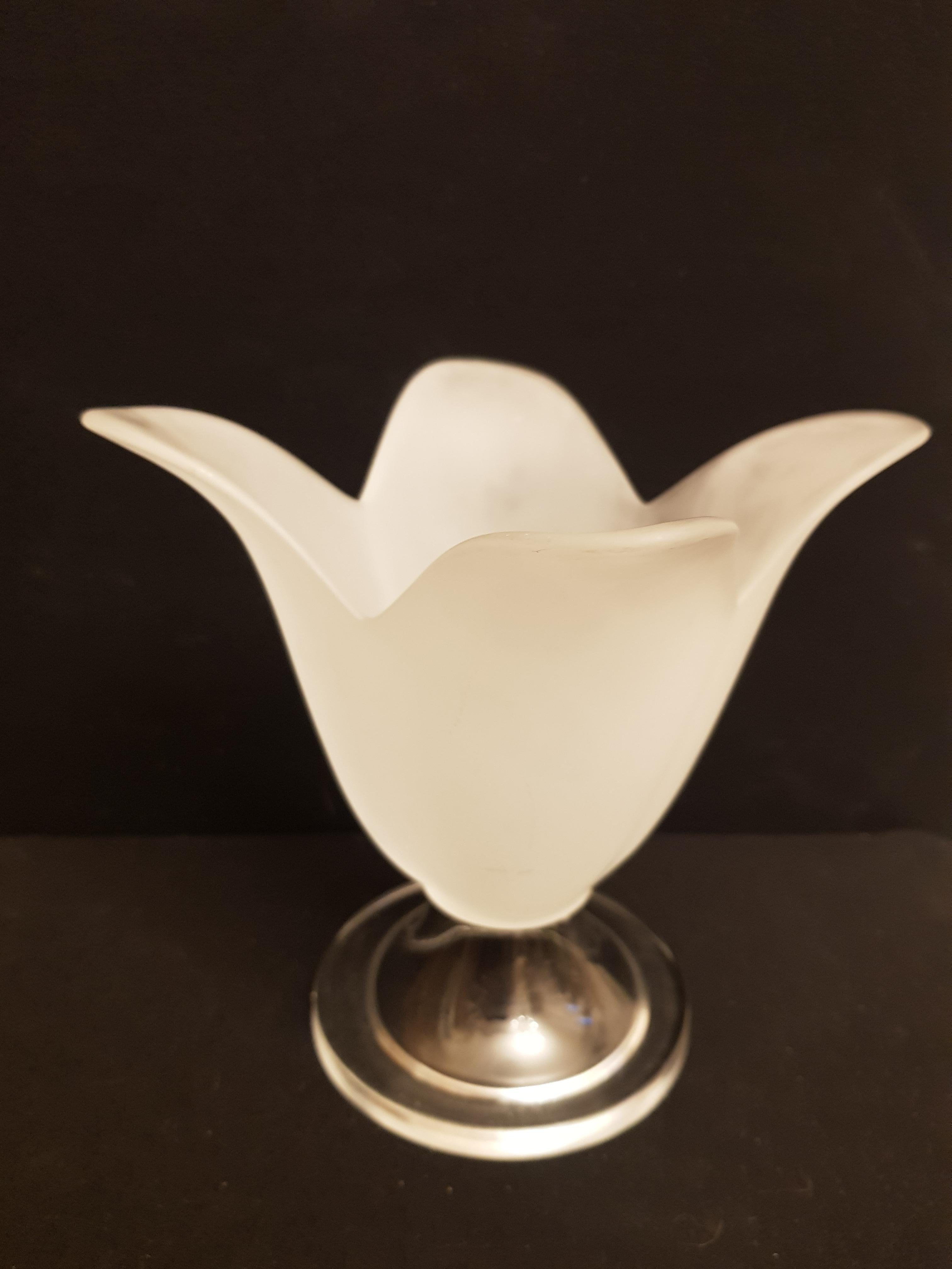 Beautiful antique Art Deco glass flower vase brilliant condition.