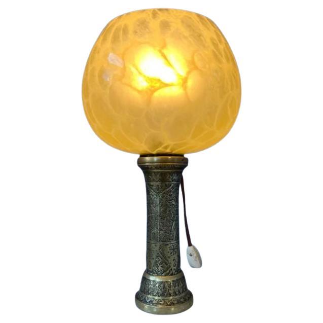 Antike Art-Déco-Glaslampe mit Bronzesockel