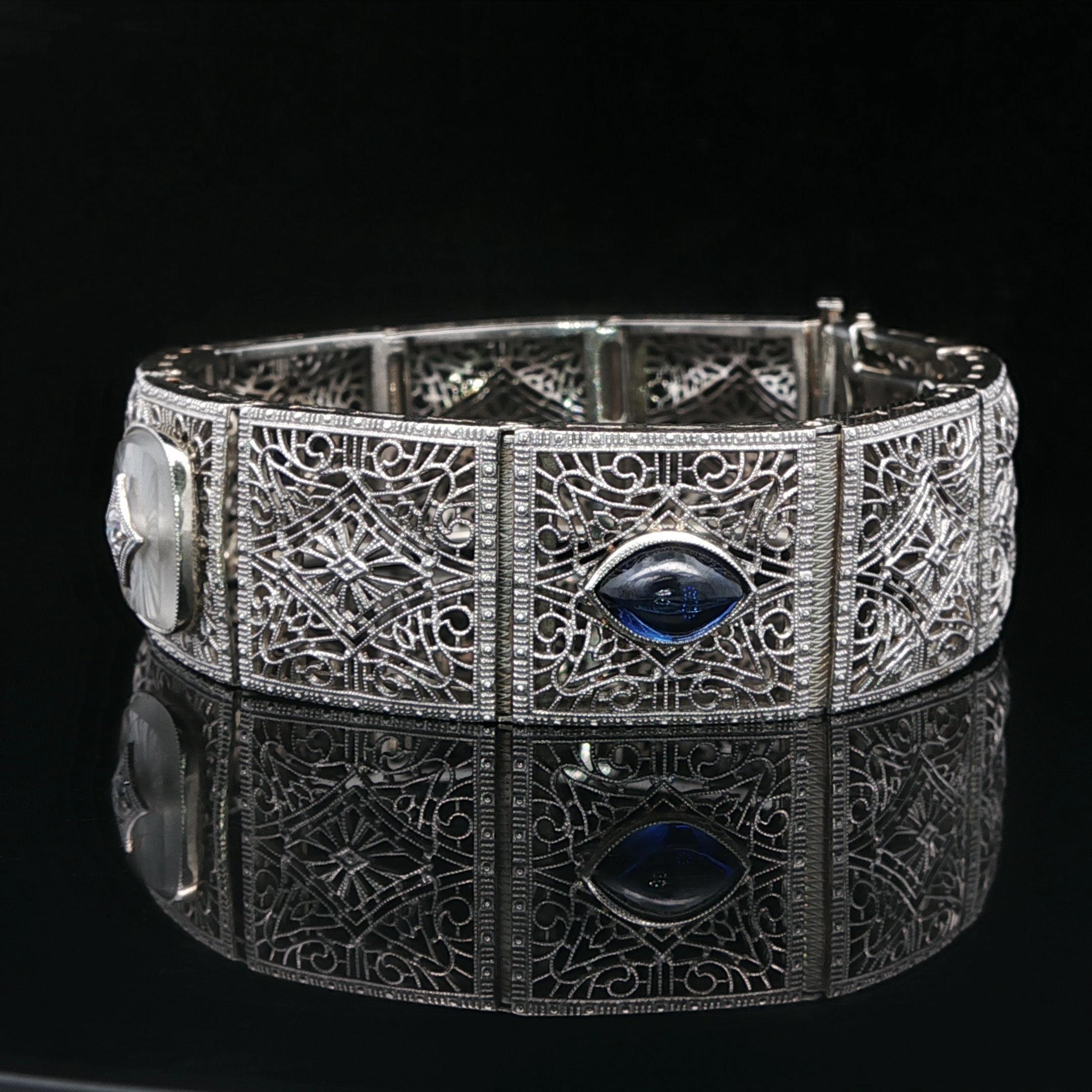 Bracciale antico Art Deco in oro e platino con vetro canforato e diamanti in filigrana In condizioni ottime in vendita a Montclair, NJ