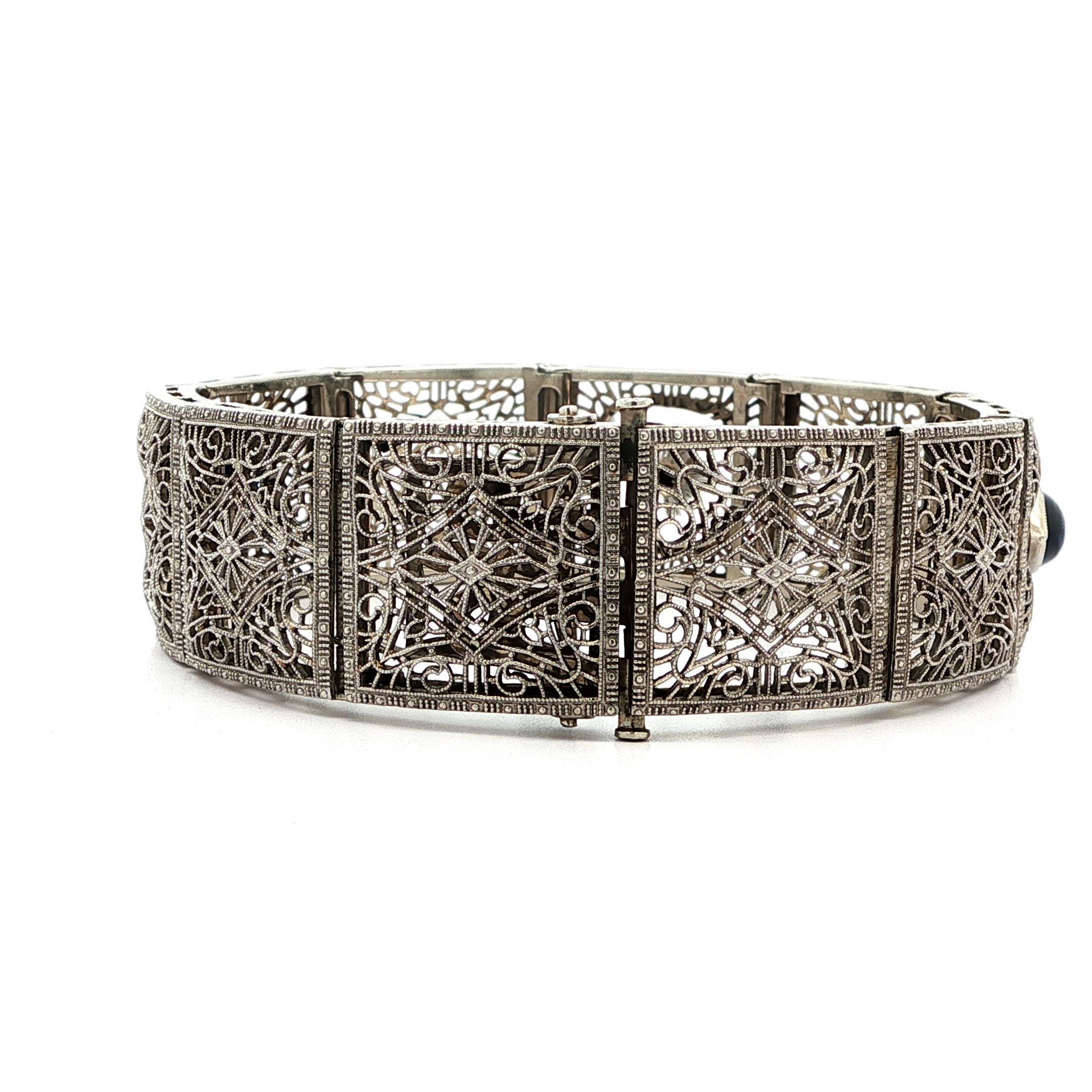 Donna Bracciale antico Art Deco in oro e platino con vetro canforato e diamanti in filigrana in vendita