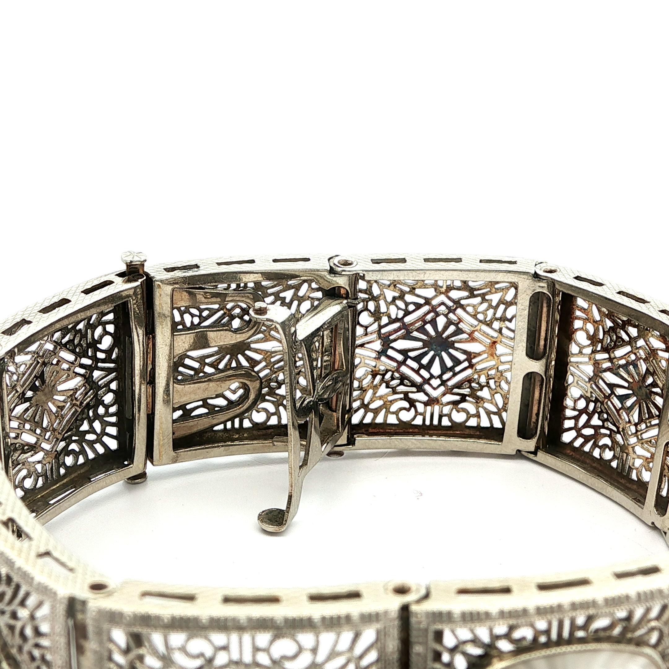 Bracciale antico Art Deco in oro e platino con vetro canforato e diamanti in filigrana in vendita 2