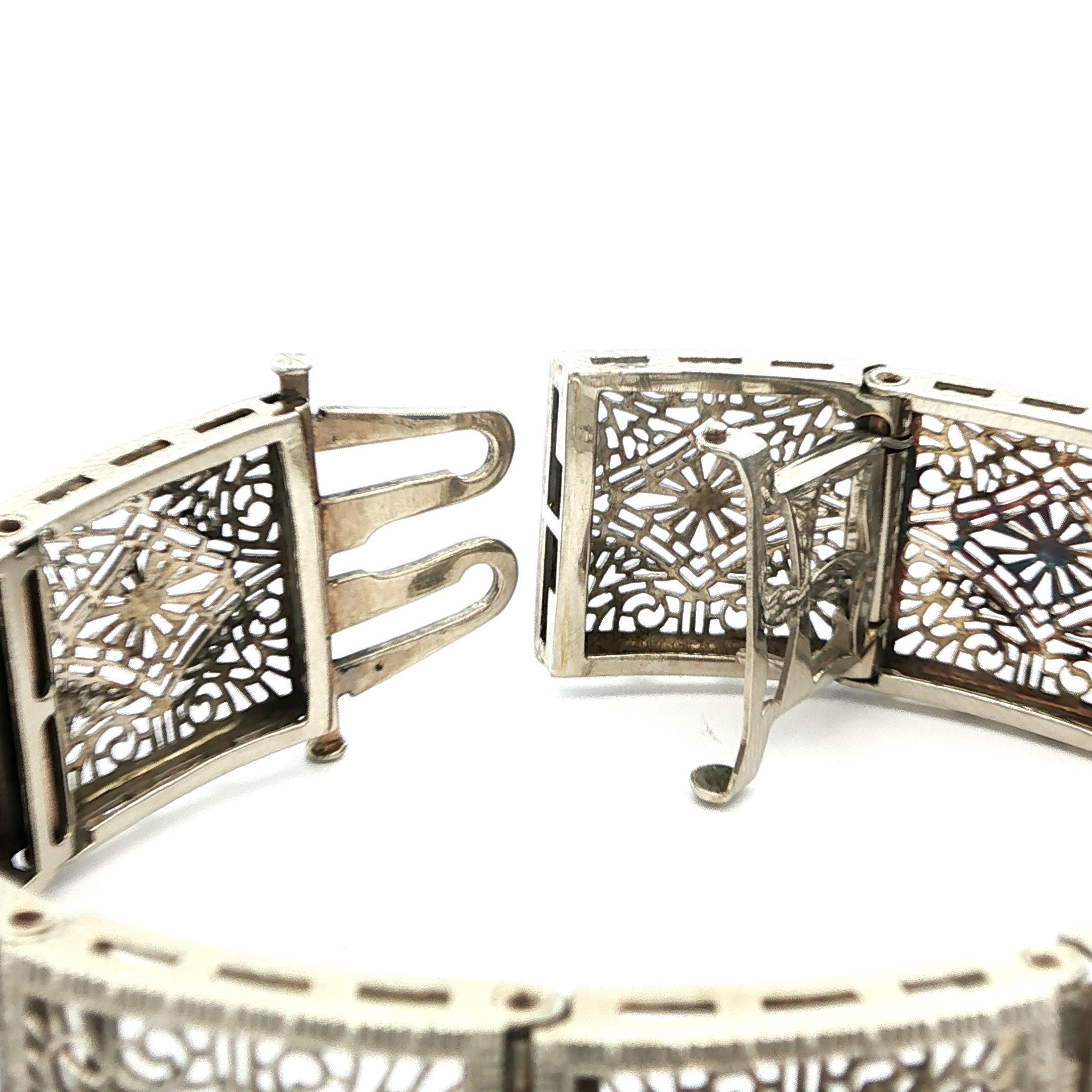 Bracciale antico Art Deco in oro e platino con vetro canforato e diamanti in filigrana in vendita 3