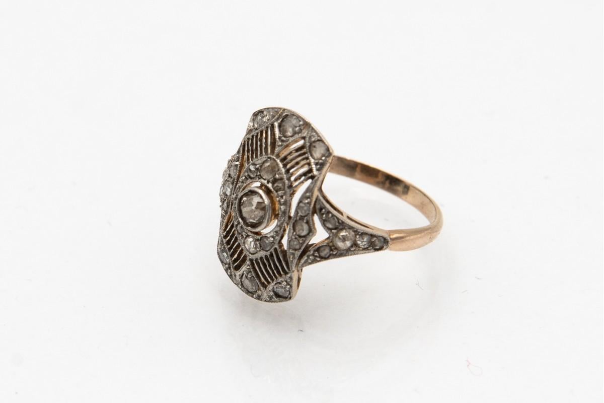 Women's or Men's Antique Art Deco gold ring with old-cut diamonds, 1920s. For Sale