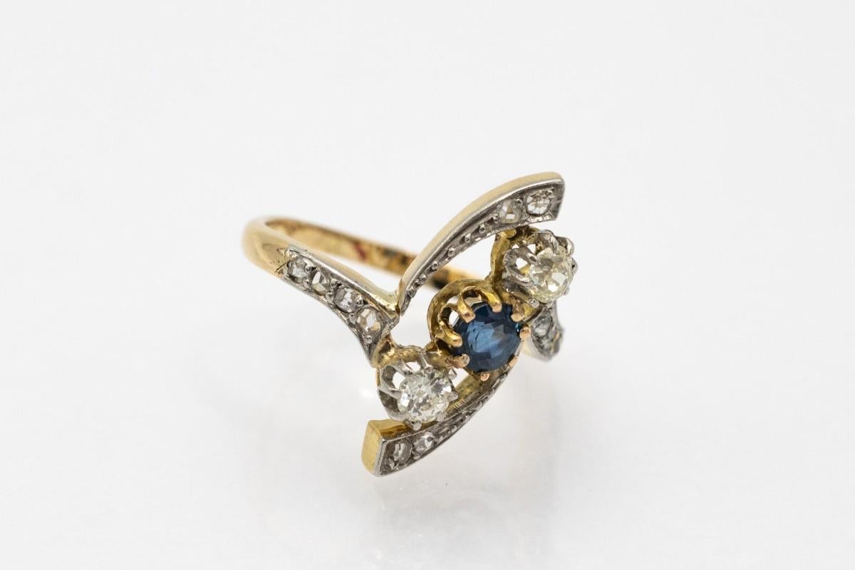 Taille vieille Europe Bague ancienne en or Arte Antiques avec saphir et diamants, vers 1910. en vente