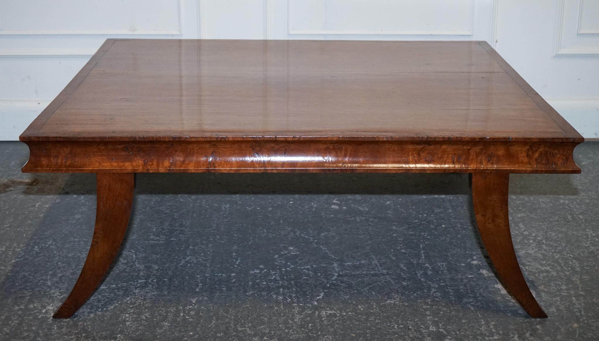 ANTIQUE ART DECO GOLDEN OAK COFFEE TABLE MAPPA BURL TRiM & SPLAYED LEGS (Britisch) im Angebot