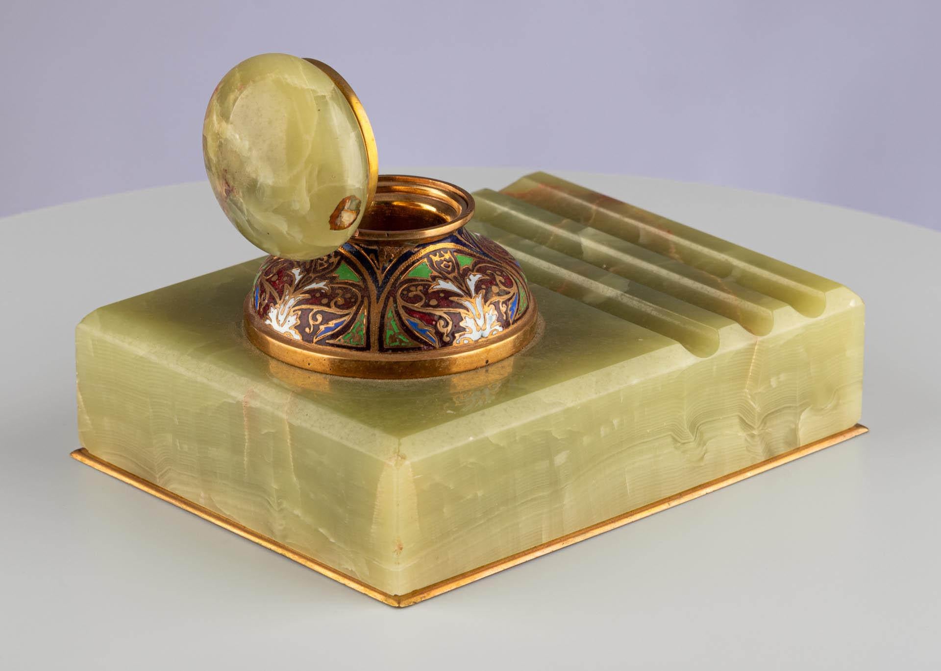 Antique Art Deco Green Onyx Gold Champlevé Enamel Office Inkwell Ink Pen Stand In Good Condition For Sale In Greven, DE