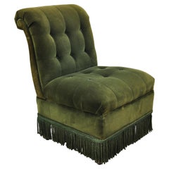 Fauteuil de salon Art Déco ancien en velours vert à dossier roulé et franges en mohair