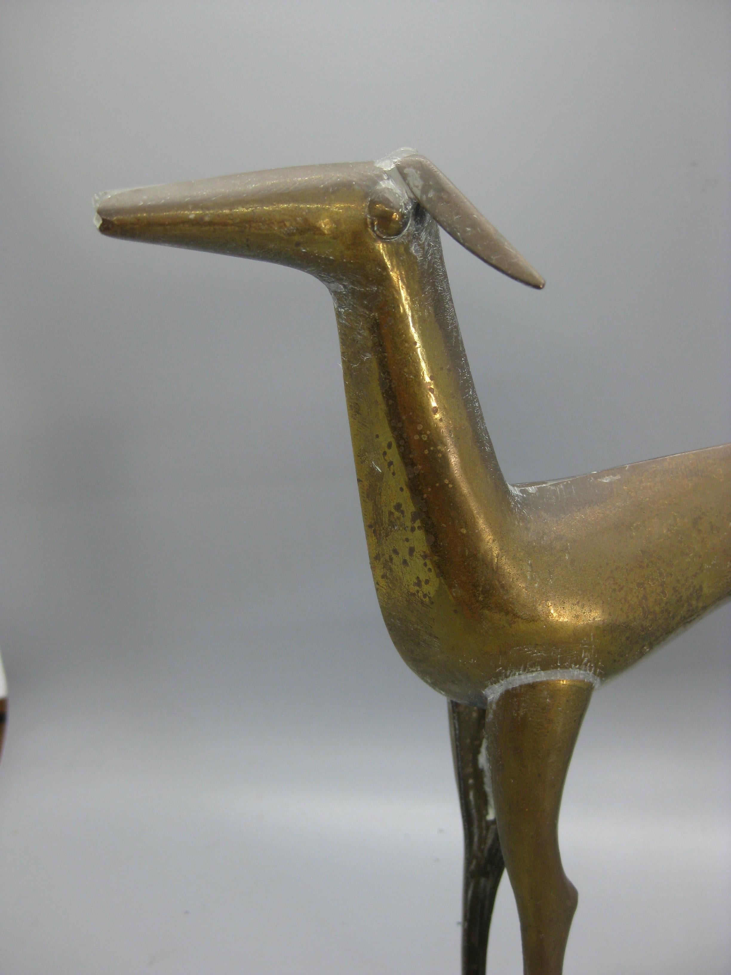20ième siècle Antiquité Art Deco Greyhound Whippet Dog Figural Brass Figure Sculpture French ? en vente