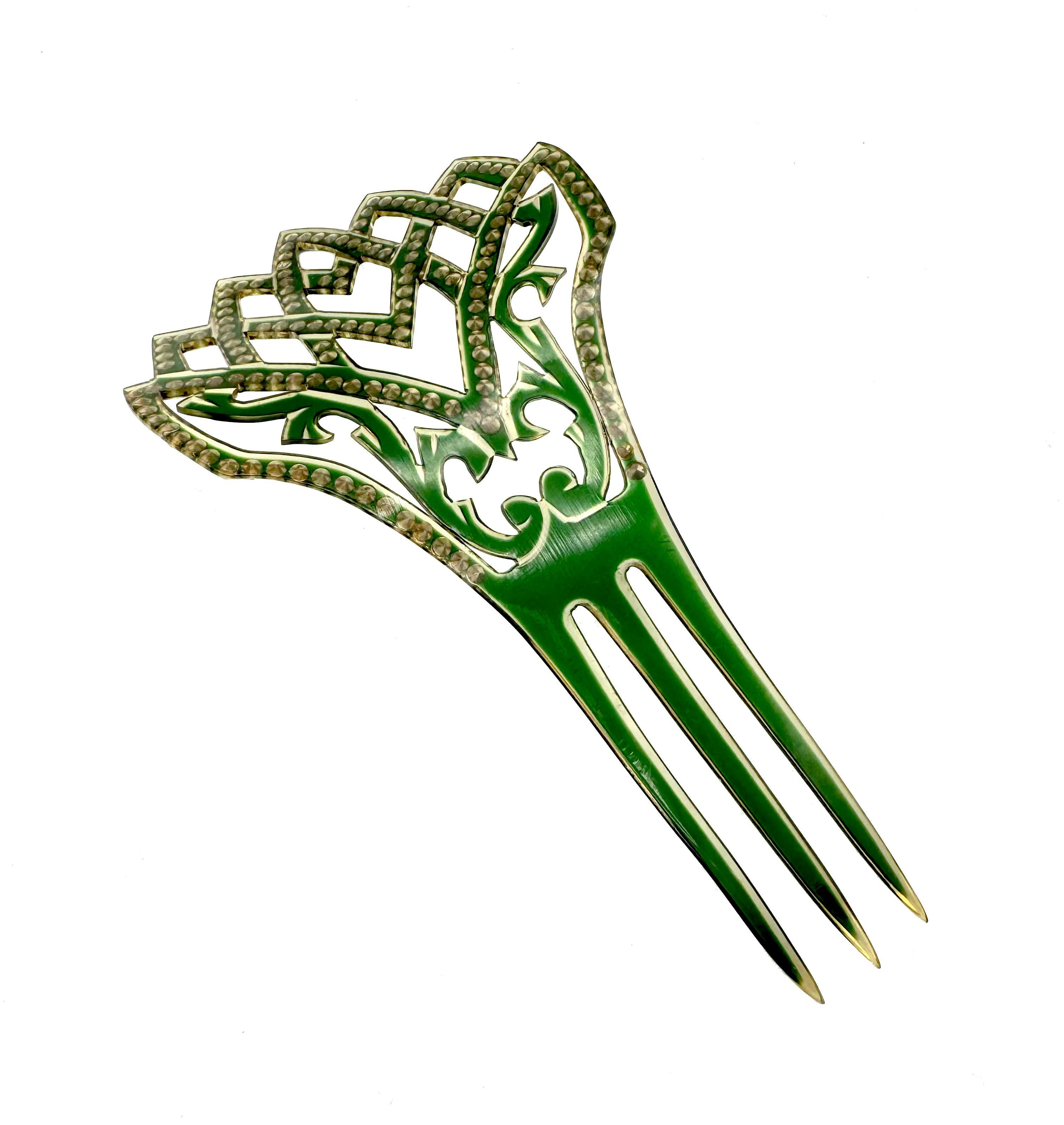 Antiguo Peine Art Decó Adorno para el Pelo Recortado Celuloide Verde Pasta Azul en Bueno estado para la venta en Munich, Bavaria