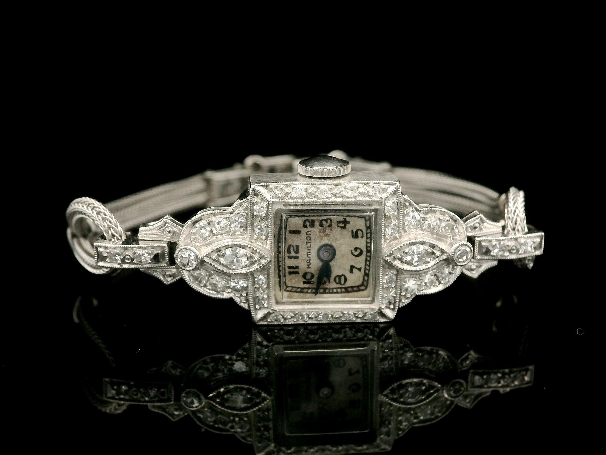 Hamilton, montre-bracelet jonc art déco ancien en or blanc et platine avec diamants en vente 3