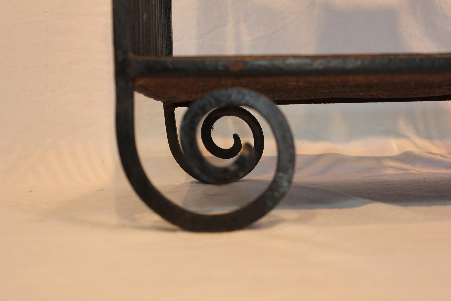 Forgé Arte Antiques Table d'appoint en fer forgé forgé à la main Circa 1920 en vente