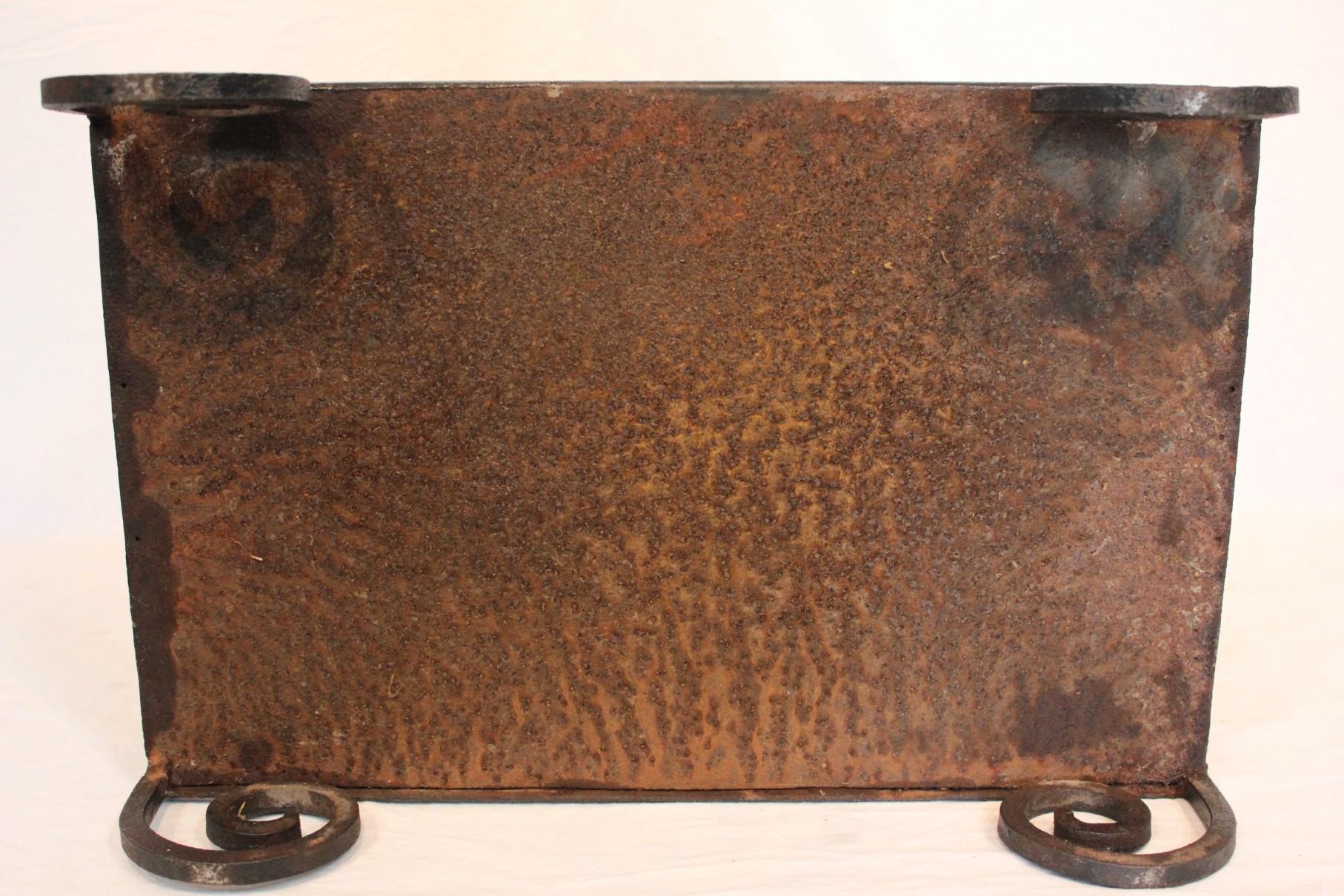 Arte Antiques Table d'appoint en fer forgé forgé à la main Circa 1920 en vente 1