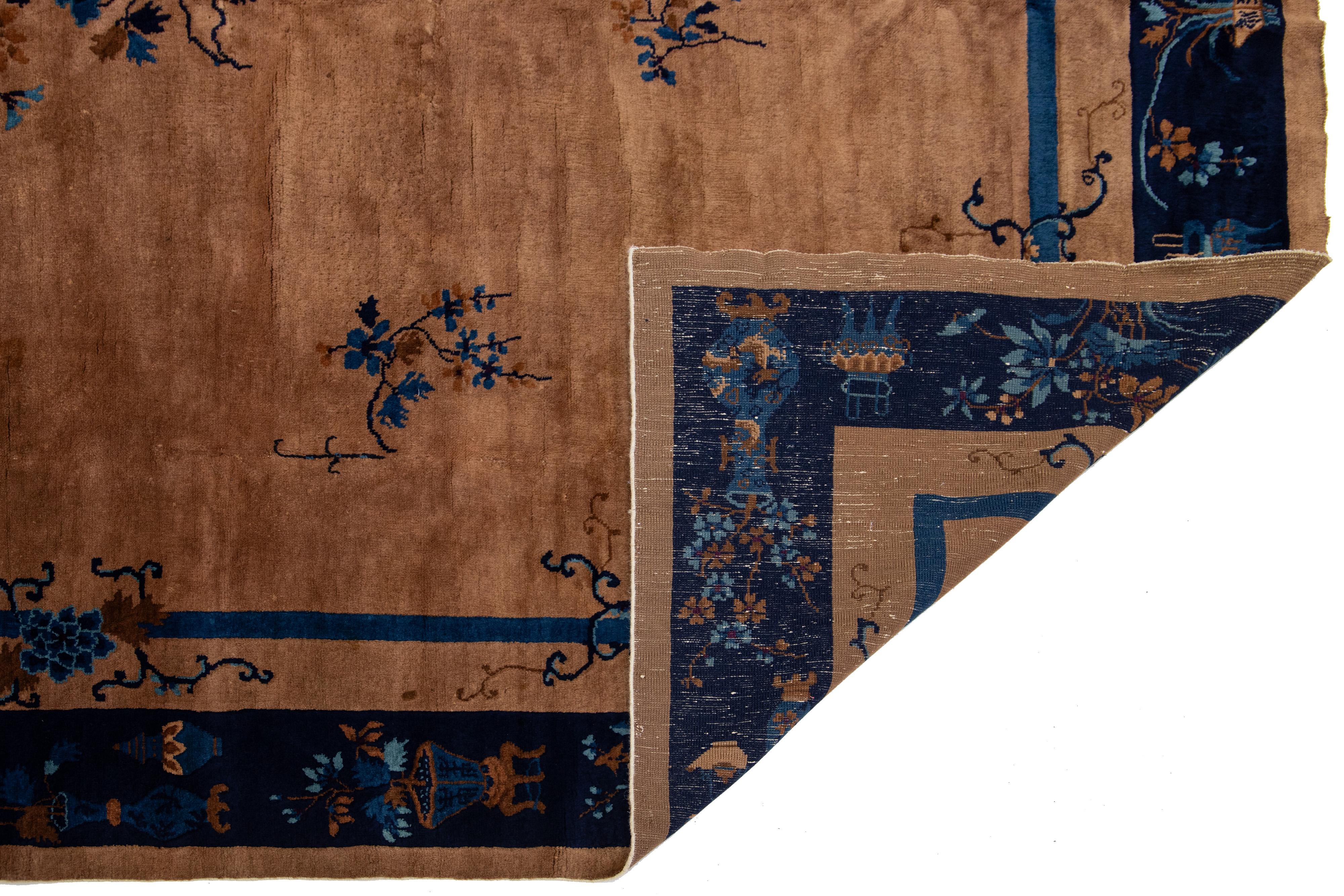 Art Déco Tappeto antico in lana cinese fatto a mano in stile Art Deco, marrone con motivi floreali in vendita