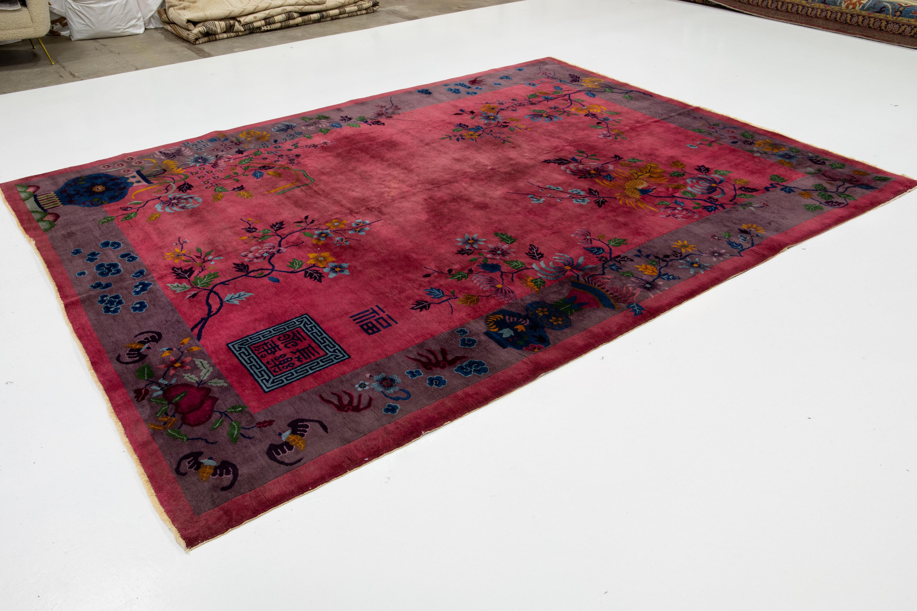 Art déco Antique Art Deco Handmade Chinese Wool Rug In Burgundy Red (Tapis de laine chinois fait main en rouge bourgogne) en vente