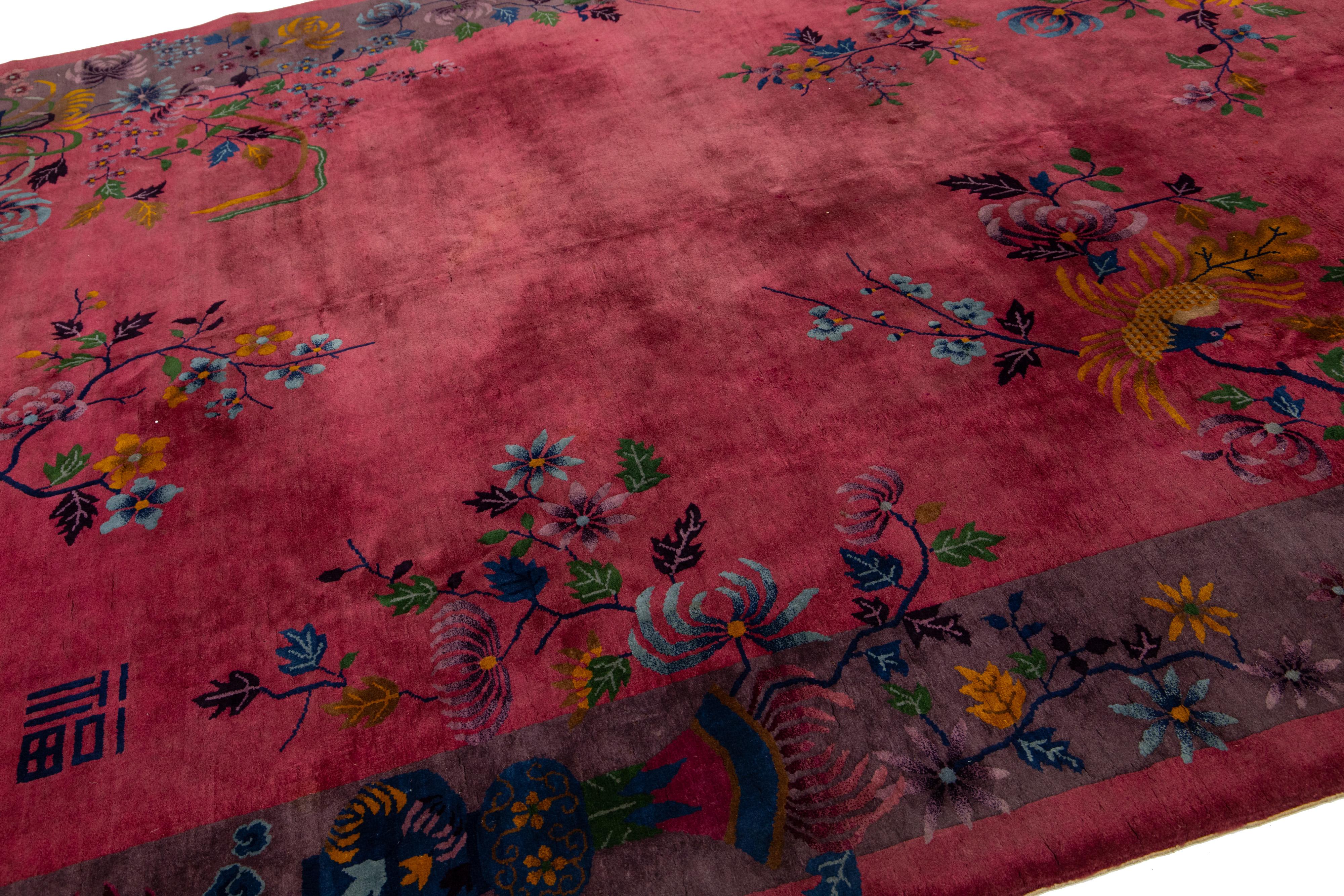 Noué à la main Antique Art Deco Handmade Chinese Wool Rug In Burgundy Red (Tapis de laine chinois fait main en rouge bourgogne) en vente