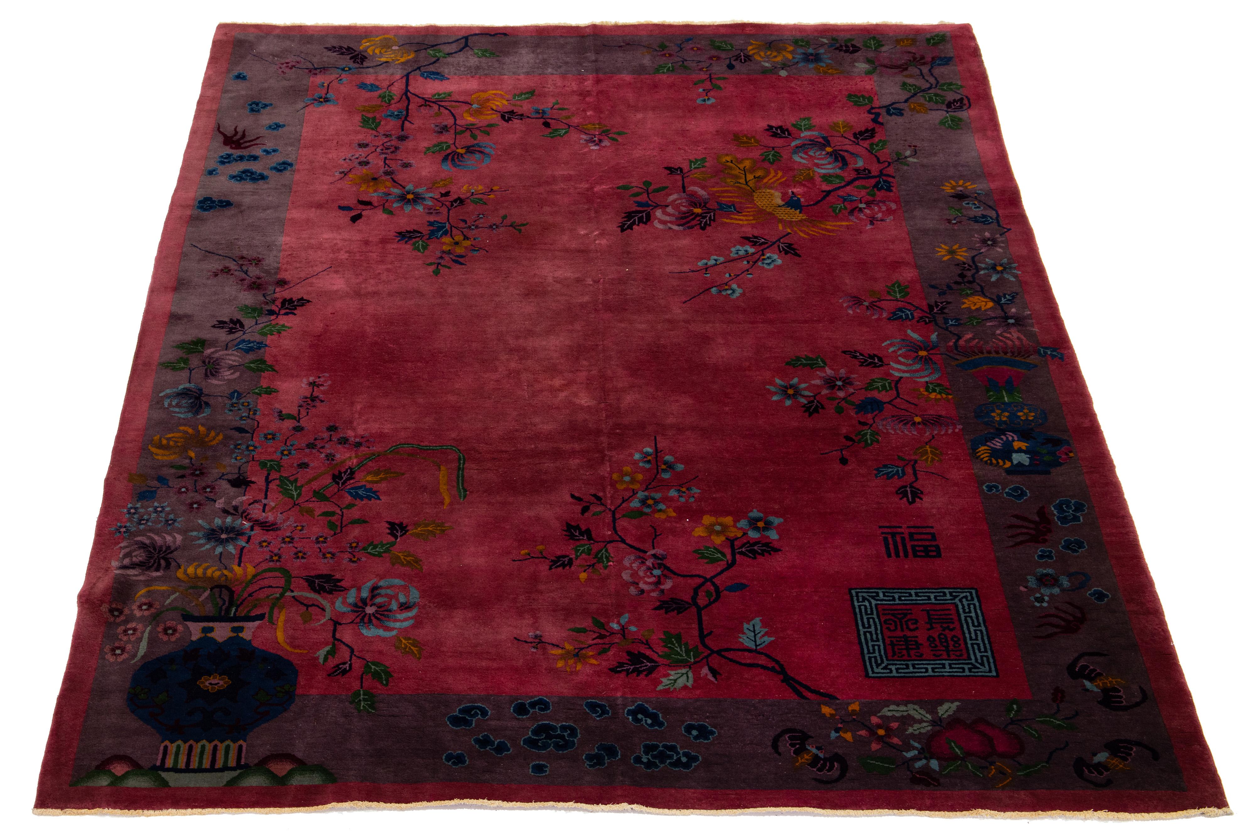 20ième siècle Antique Art Deco Handmade Chinese Wool Rug In Burgundy Red (Tapis de laine chinois fait main en rouge bourgogne) en vente