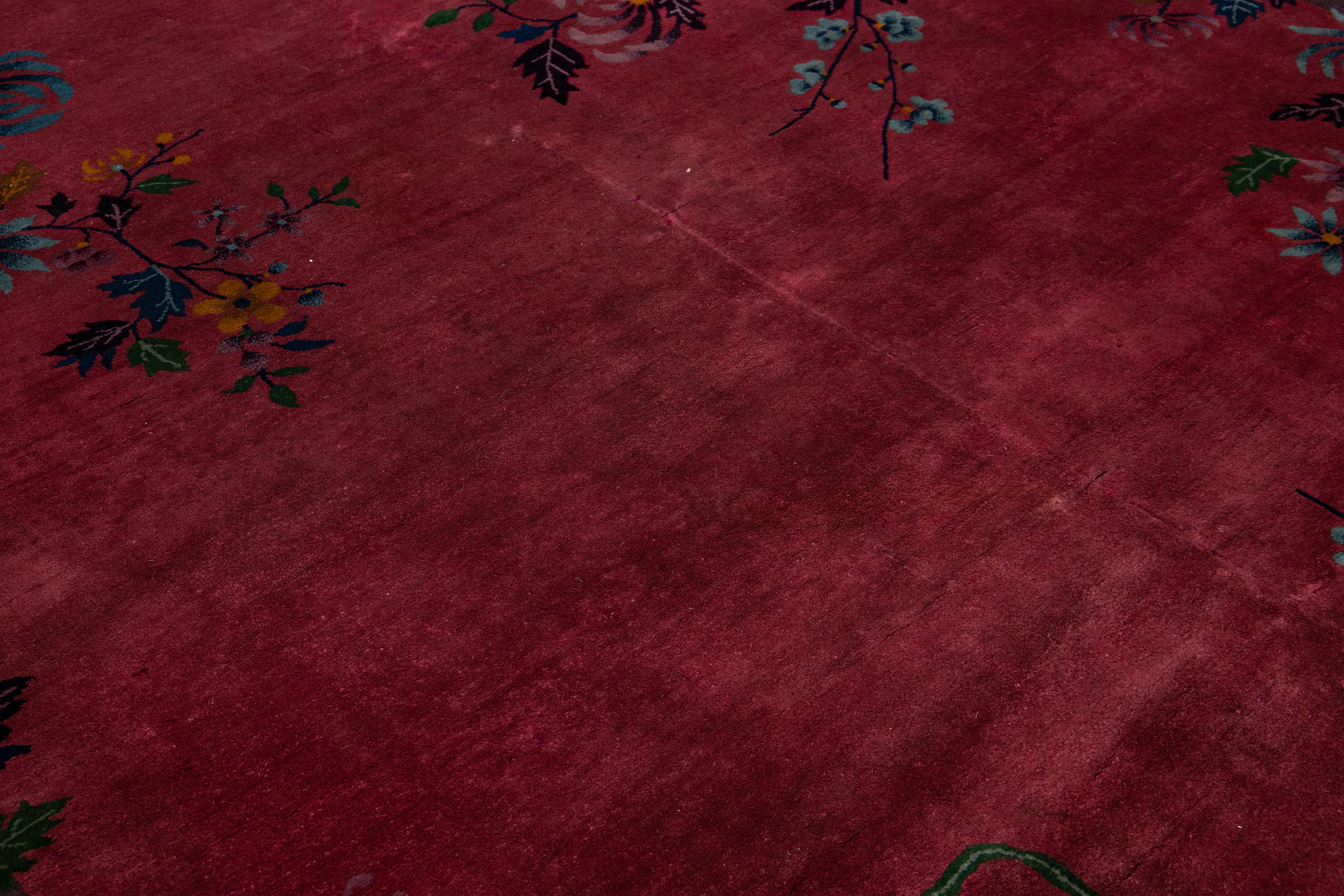 Antique Art Deco Handmade Chinese Wool Rug In Burgundy Red (Tapis de laine chinois fait main en rouge bourgogne) en vente 1