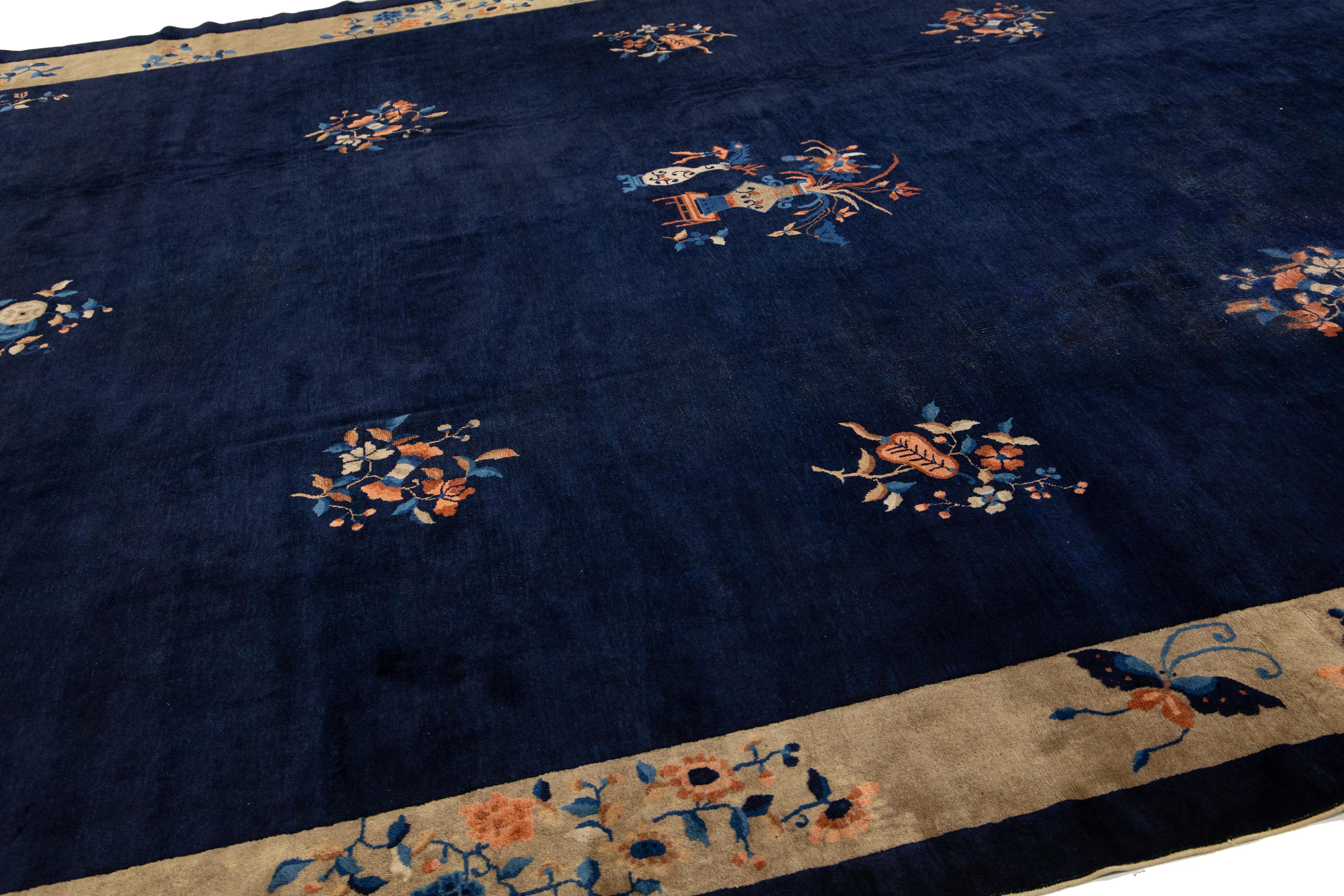 Antike Art Deco handgefertigten chinesischen Wollteppich in Marineblau mit Blumenmuster (Handgeknüpft) im Angebot