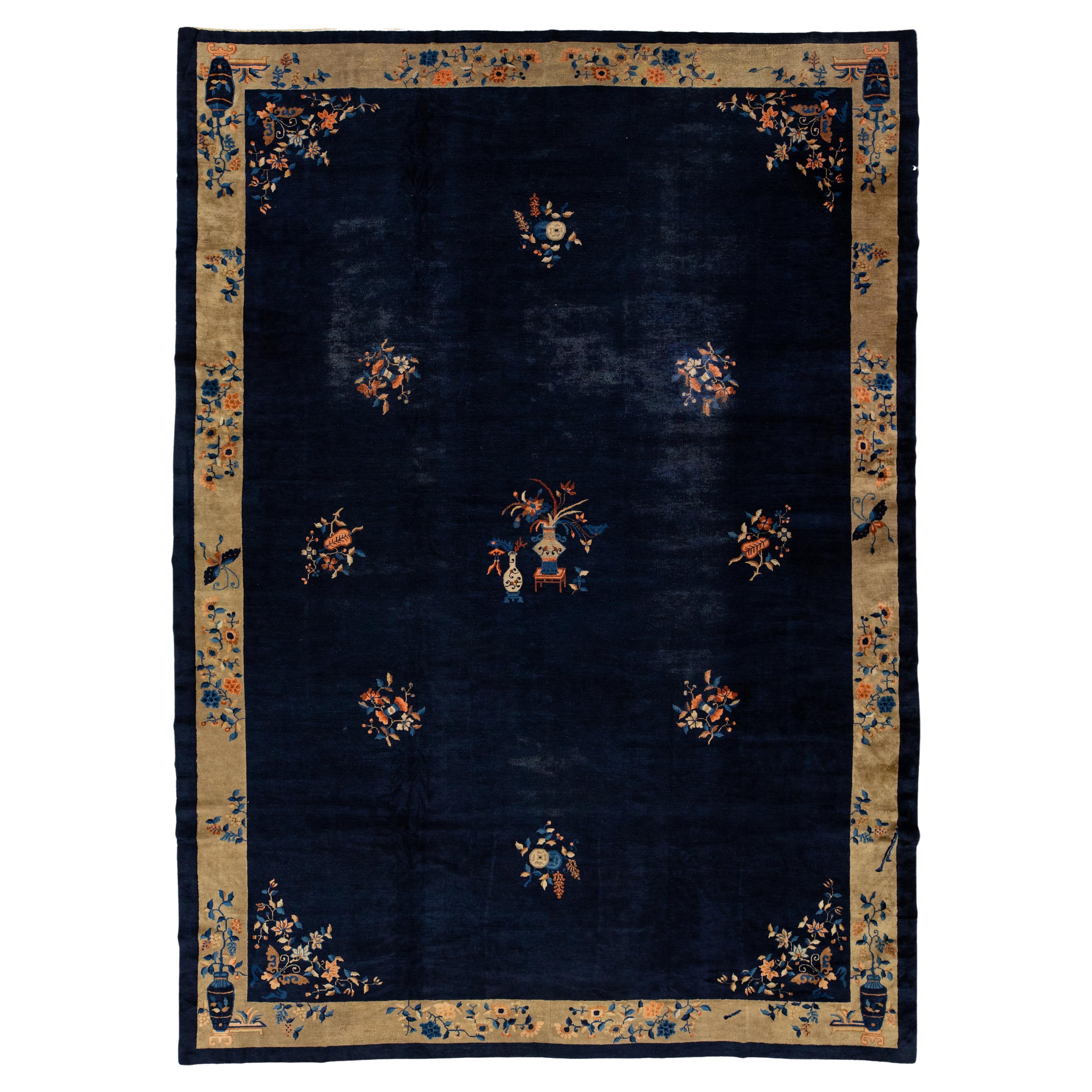 Antike Art Deco handgefertigten chinesischen Wollteppich in Marineblau mit Blumenmuster im Angebot