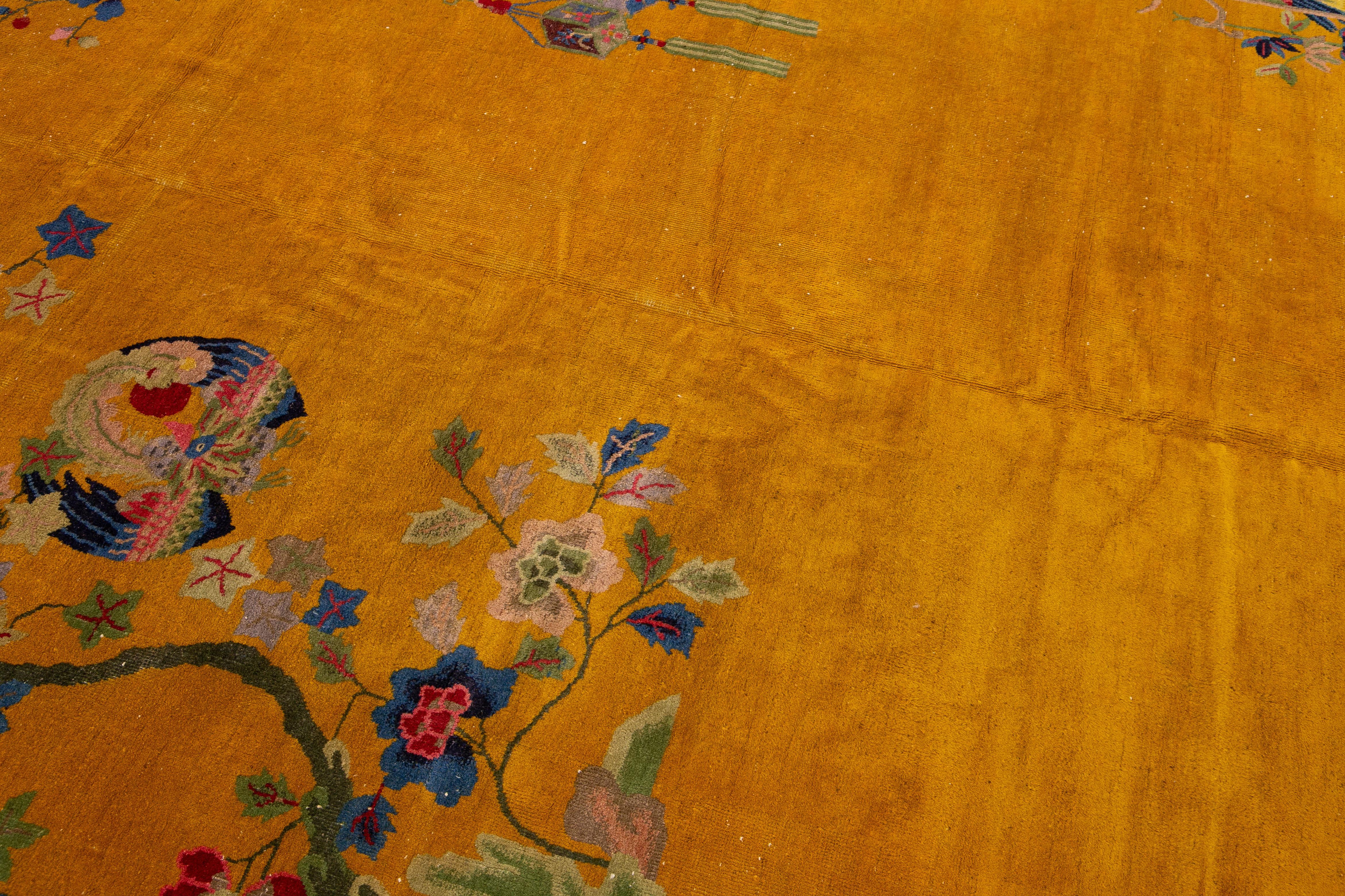 Antiker Art Deco Handgefertigter Chinesischer Gelber und Grüner Wollteppich mit Blumenmuster im Angebot 3