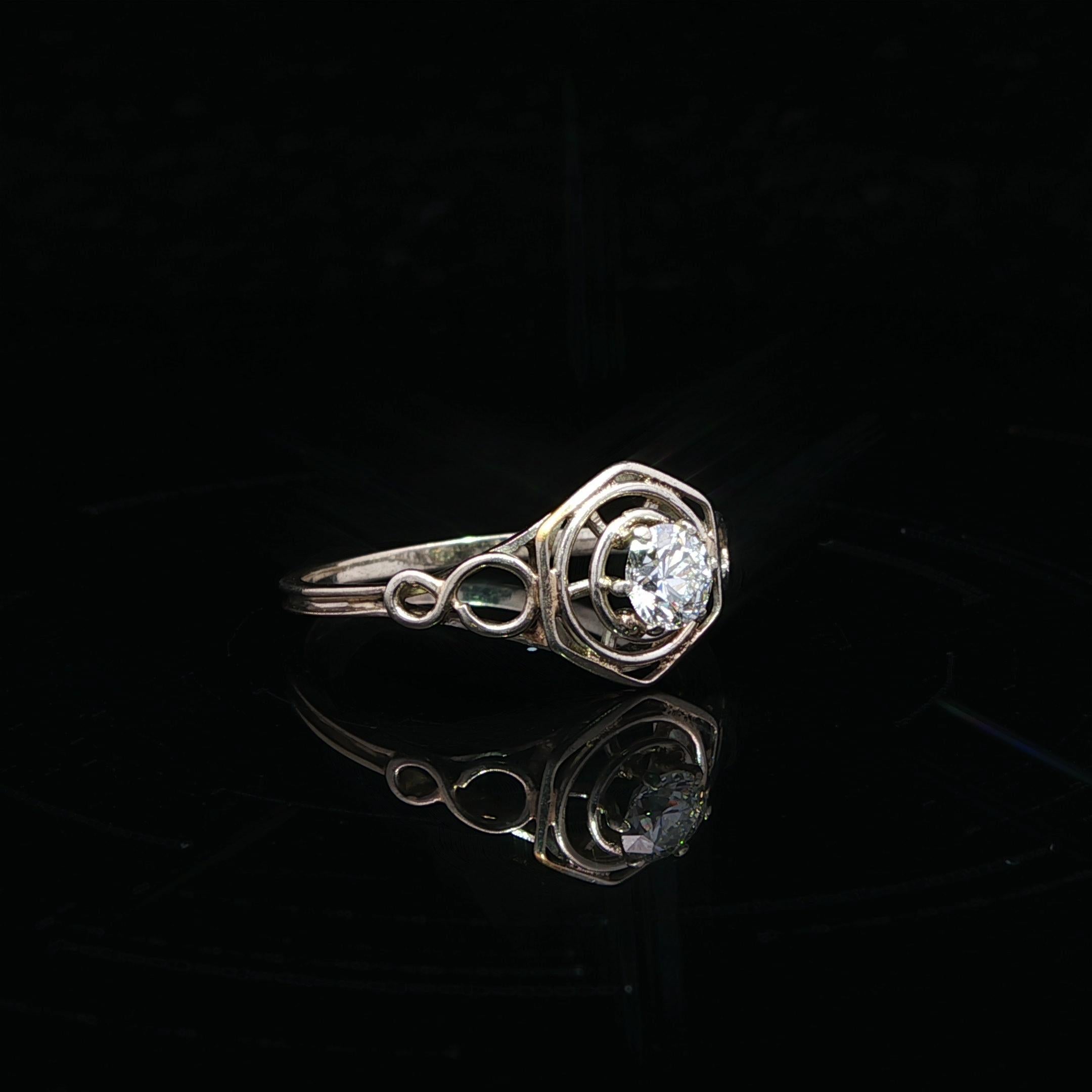 Taglio antico europeo Anello d'oro antico Art Deco fatto a mano con diamante europeo 0,35ctw e lavorazione a filo aperto in vendita