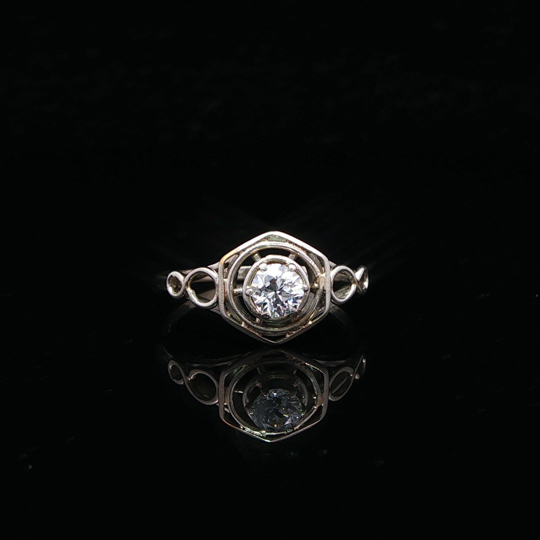 Anello d'oro antico Art Deco fatto a mano con diamante europeo 0,35ctw e lavorazione a filo aperto in vendita 3