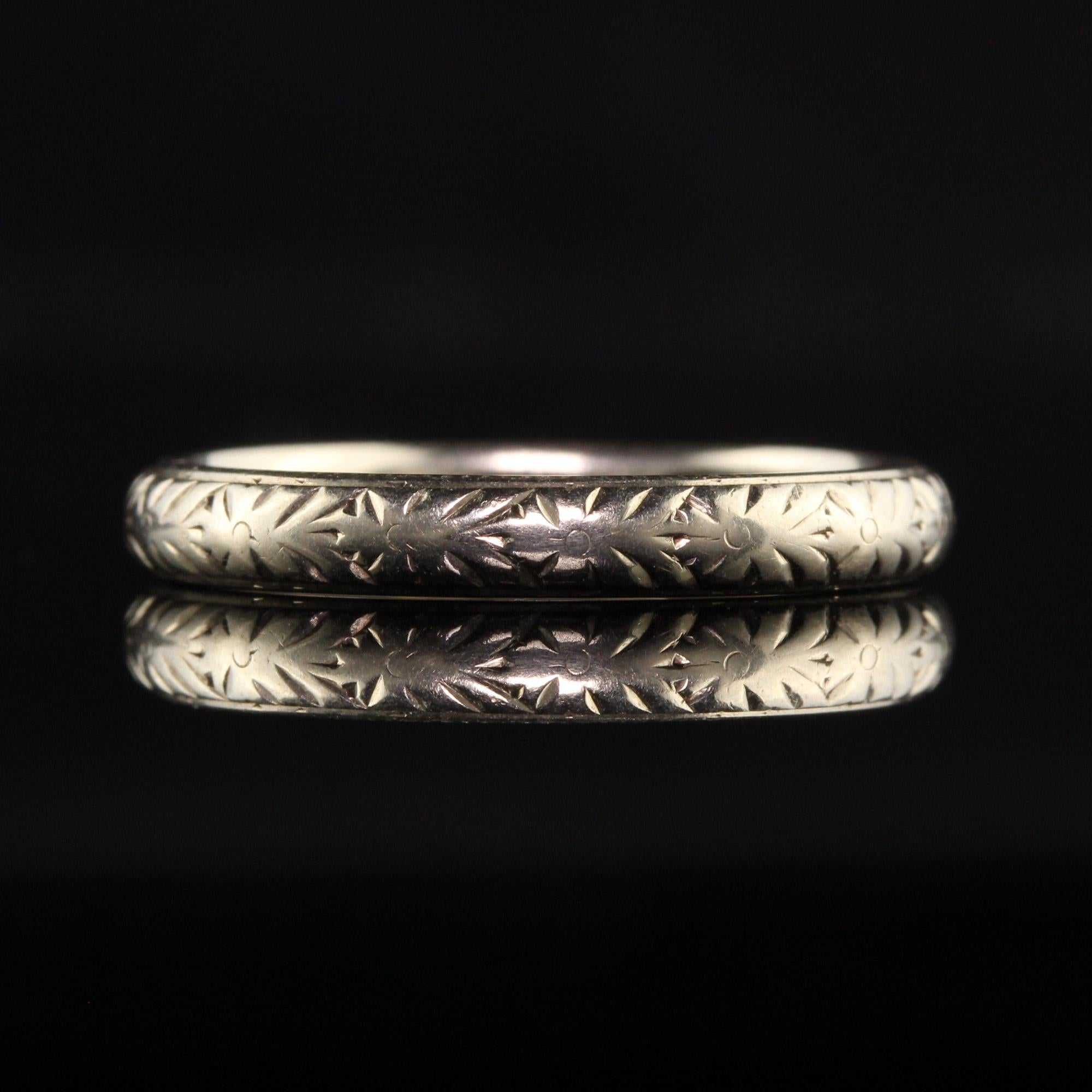 Antique Art Deco Hayden W. Wheeler 18K White Gold Engraved Wedding Band In Good Condition For Sale In Great Neck, NY
