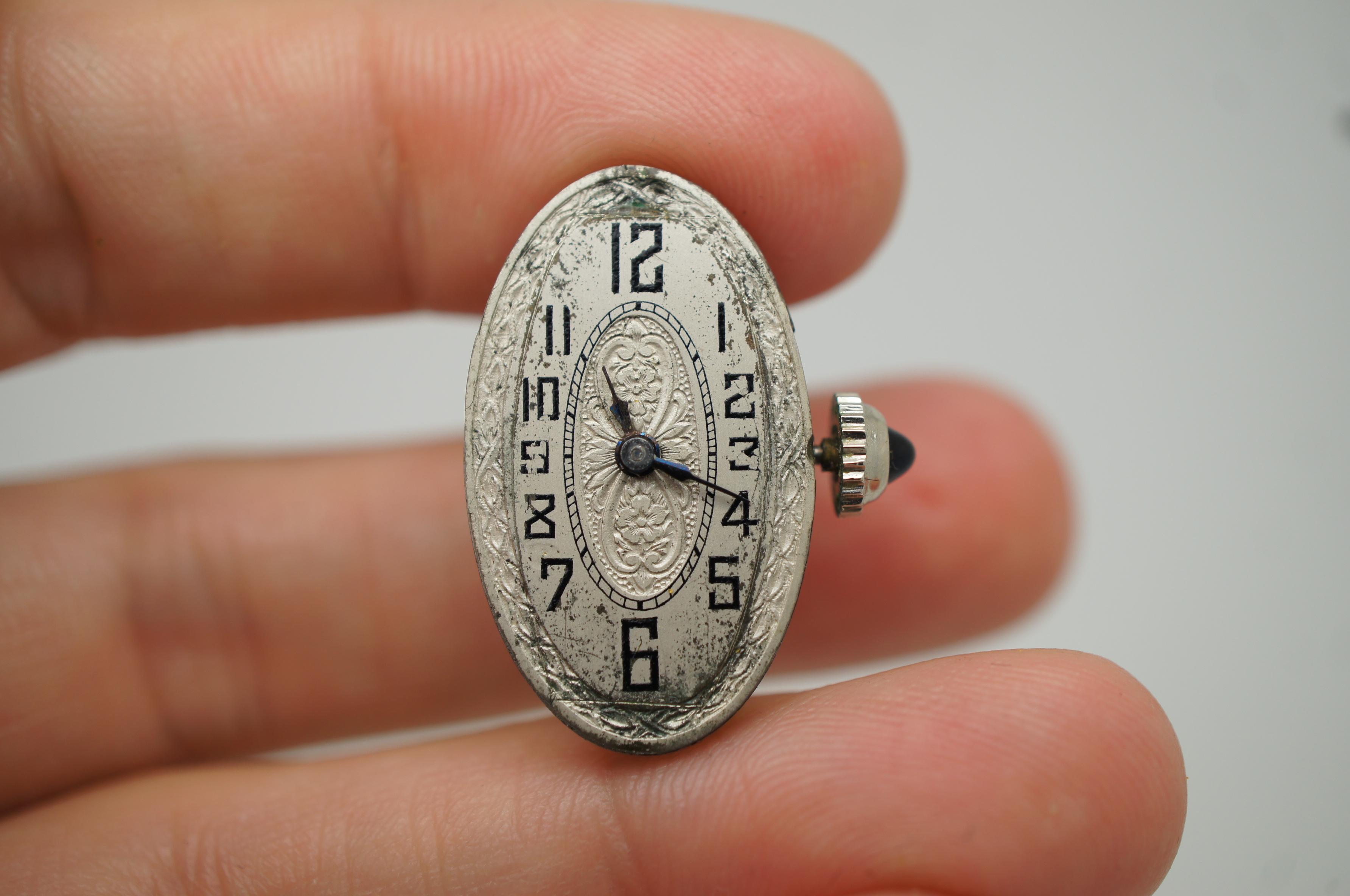 Antike Art Deco Hayne Watch Co Damenarmbanduhr mit Platinbesatz 18K 17J mit Platinbesatz, Art déco im Angebot 6