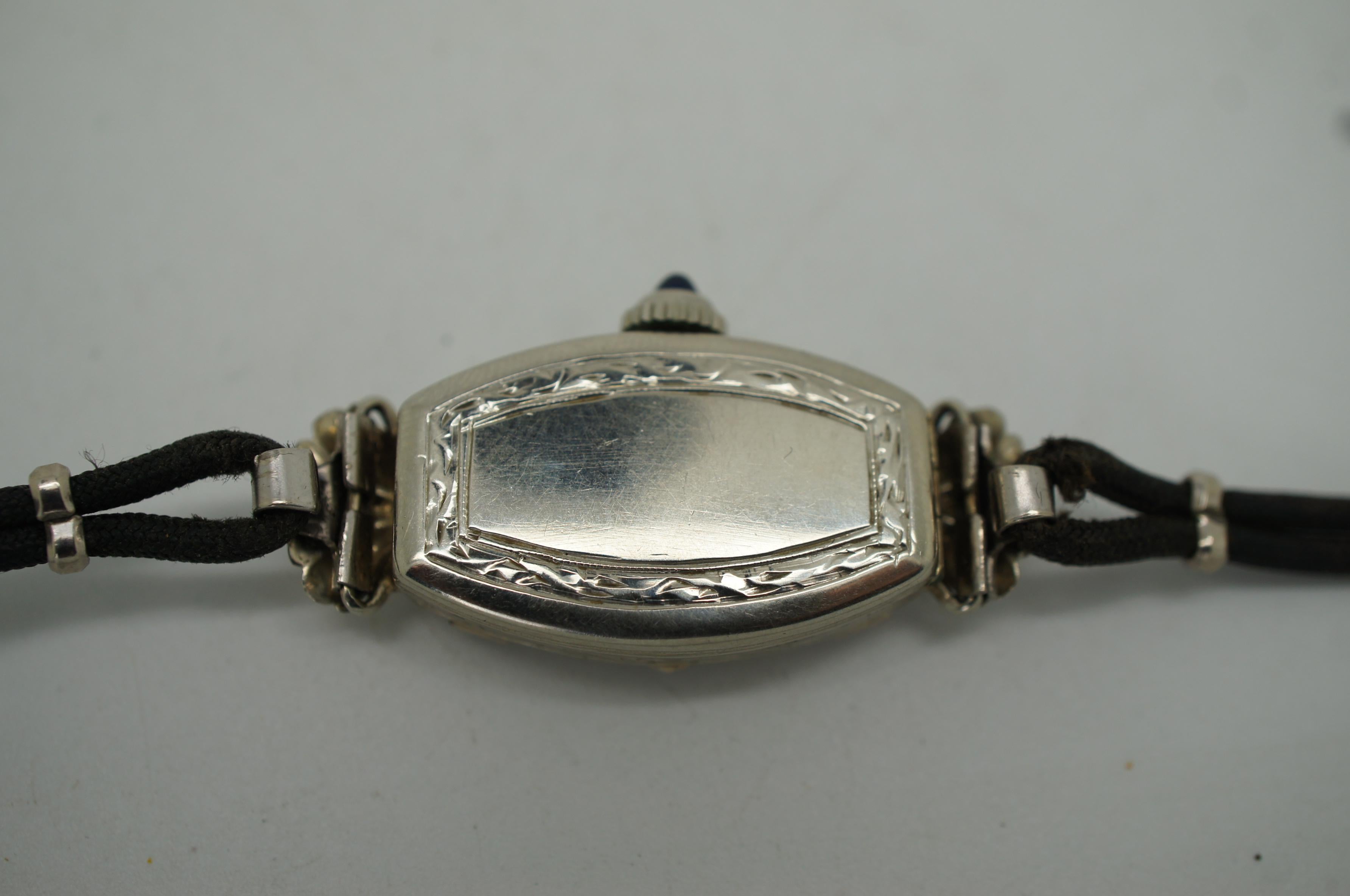 Antike Art Deco Hayne Watch Co Damenarmbanduhr mit Platinbesatz 18K 17J mit Platinbesatz, Art déco im Angebot 1