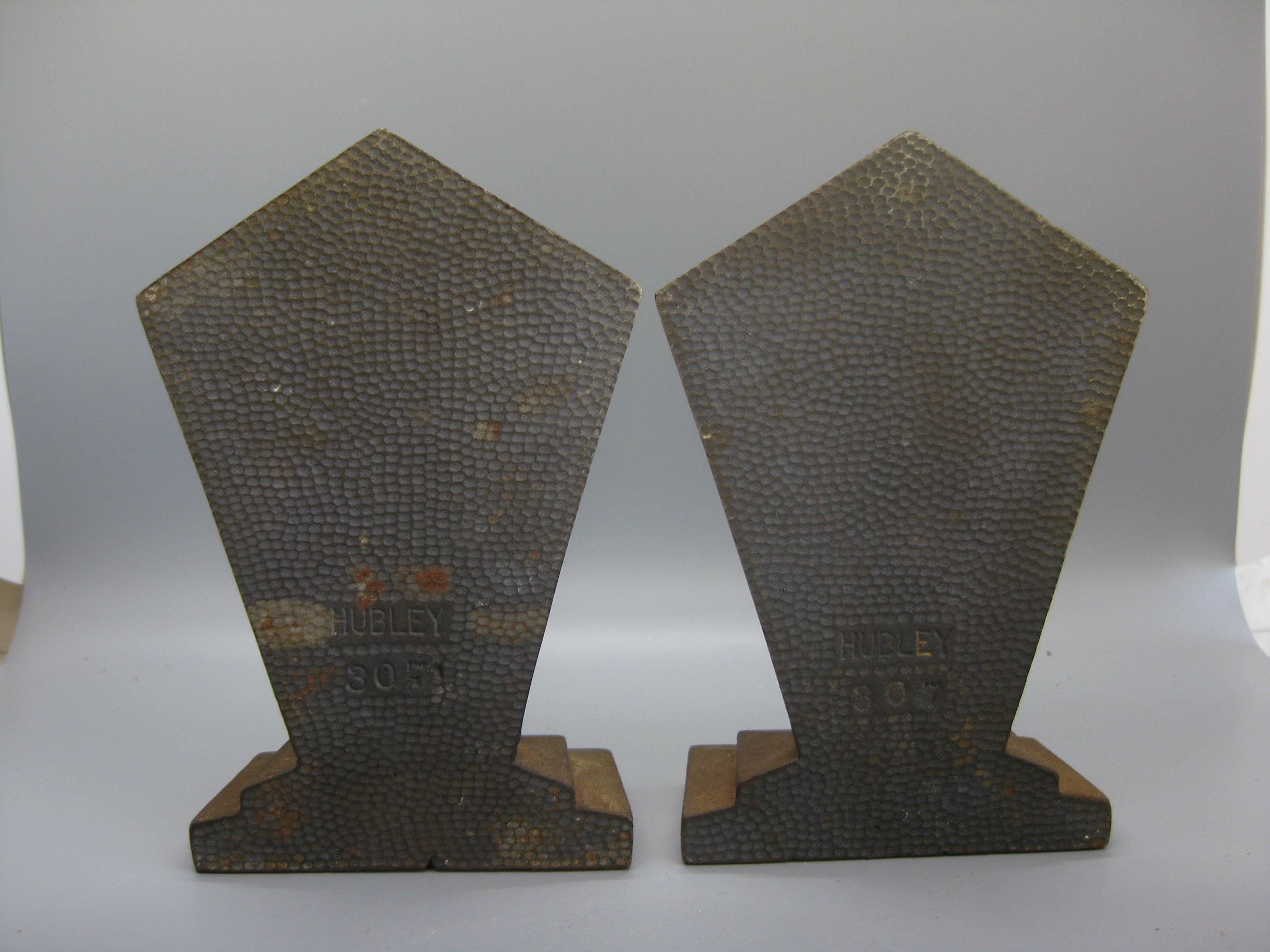 Serre-livres anciens Art Déco Hubley sculpture géométrique en fonte en forme de gratte-ciel en vente 5