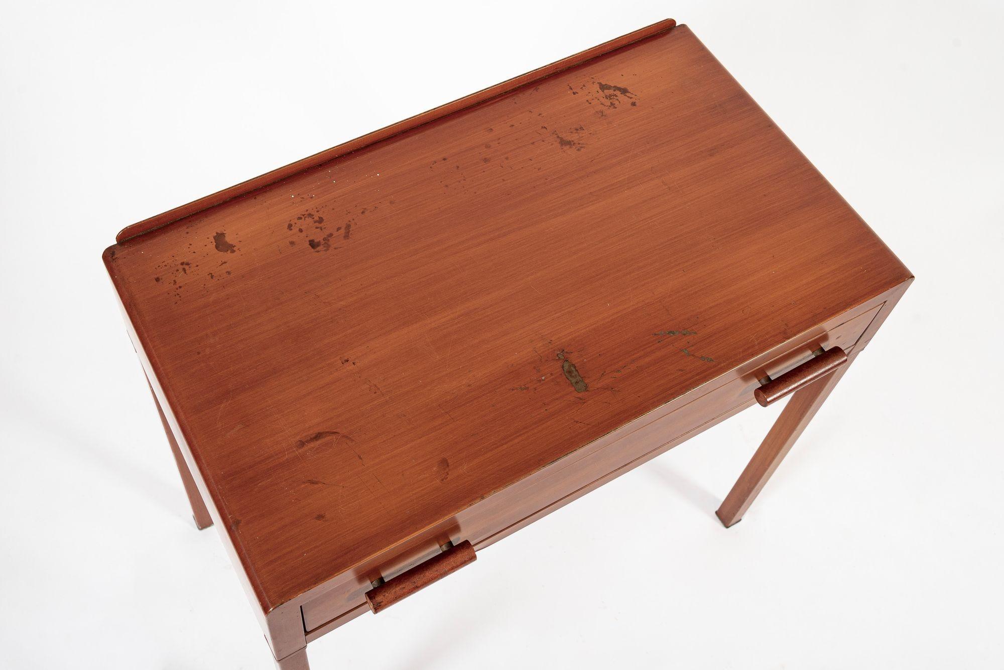 Antiker Art Deco Industrial Simmons Kleiner Metallschreibtisch 1930er Jahre (Mitte des 20. Jahrhunderts) im Angebot