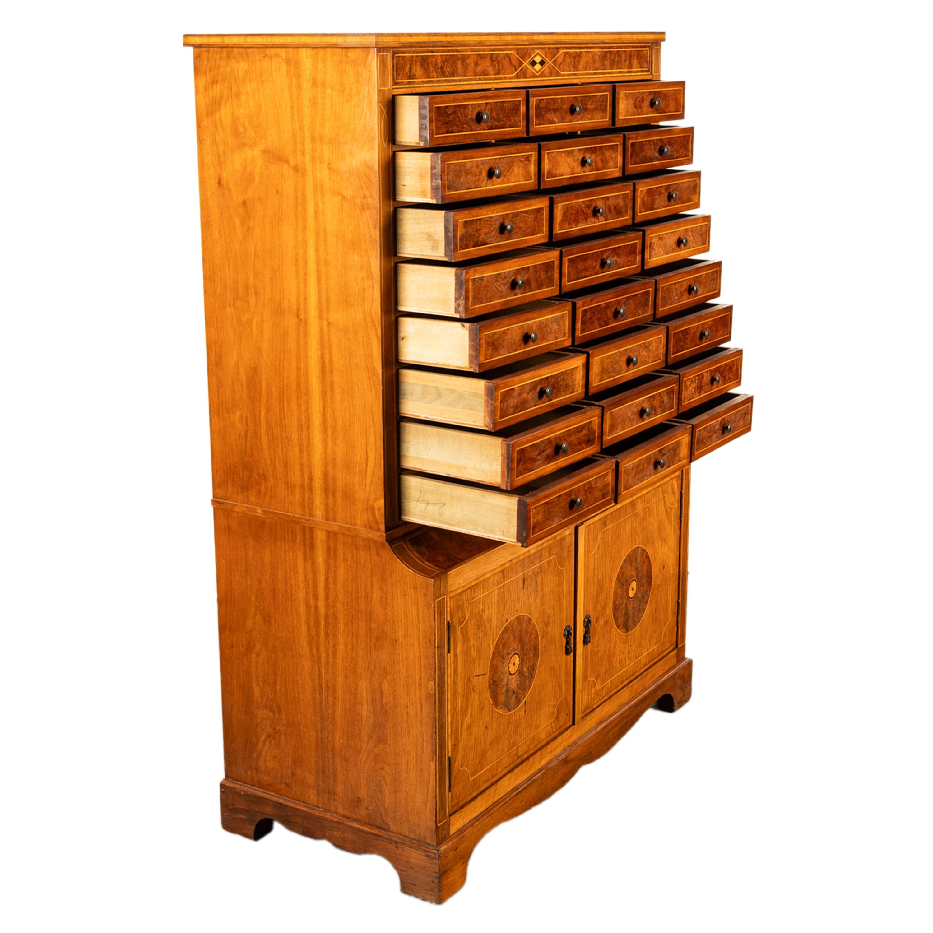 Arte Antiques Art Deco Marqueterie Noyer 24 Tiroirs Classeur Collector Bon état - En vente à Portland, OR