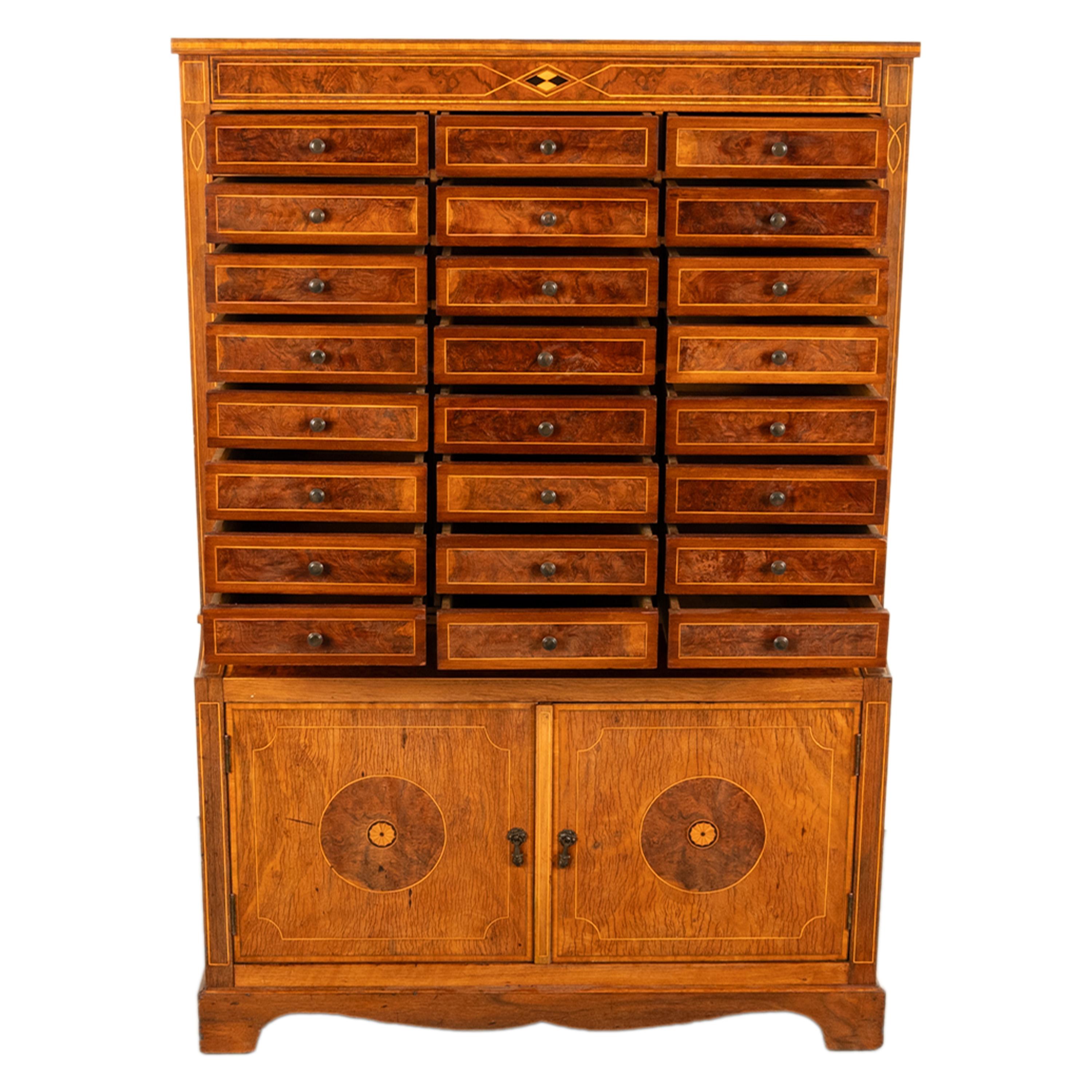 Début du 20ème siècle Arte Antiques Art Deco Marqueterie Noyer 24 Tiroirs Classeur Collector en vente