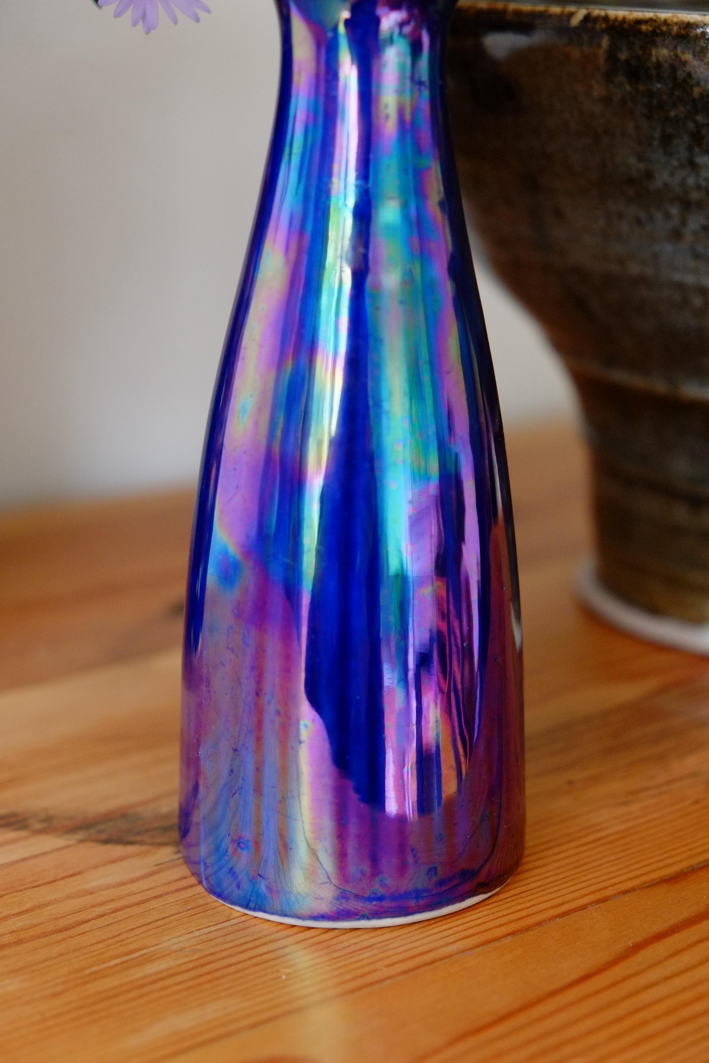 Doré Vase Art déco ancien en céramique irisée, fabriqué en Angleterre en vente